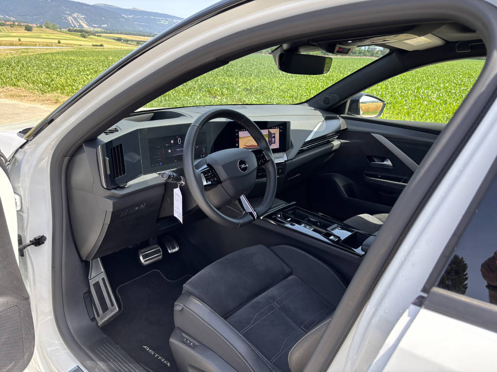 OPEL Astra 1.6 T PHEV 180 Swiss Premium-image-6