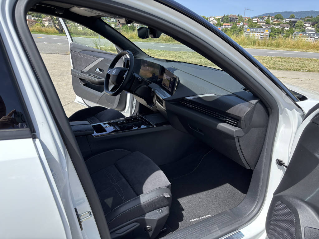 OPEL Astra 1.6 T PHEV 180 Swiss Premium-image-7