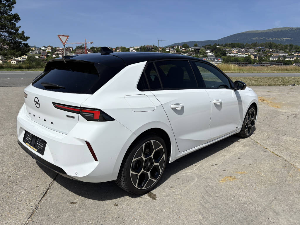 OPEL Astra 1.6 T PHEV 180 Swiss Premium-image-3