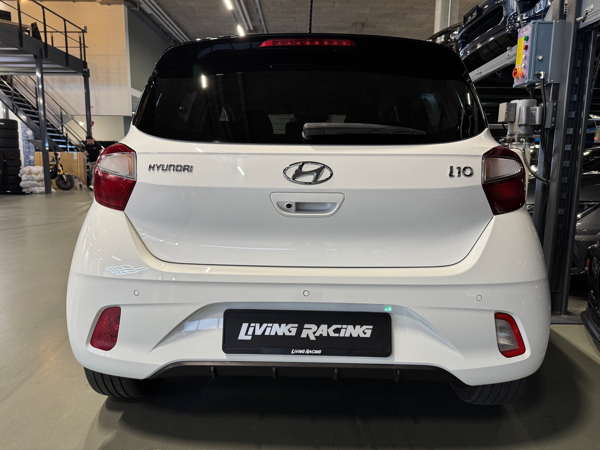 HYUNDAI i10 1.2 Launch Plus Automat-image-3