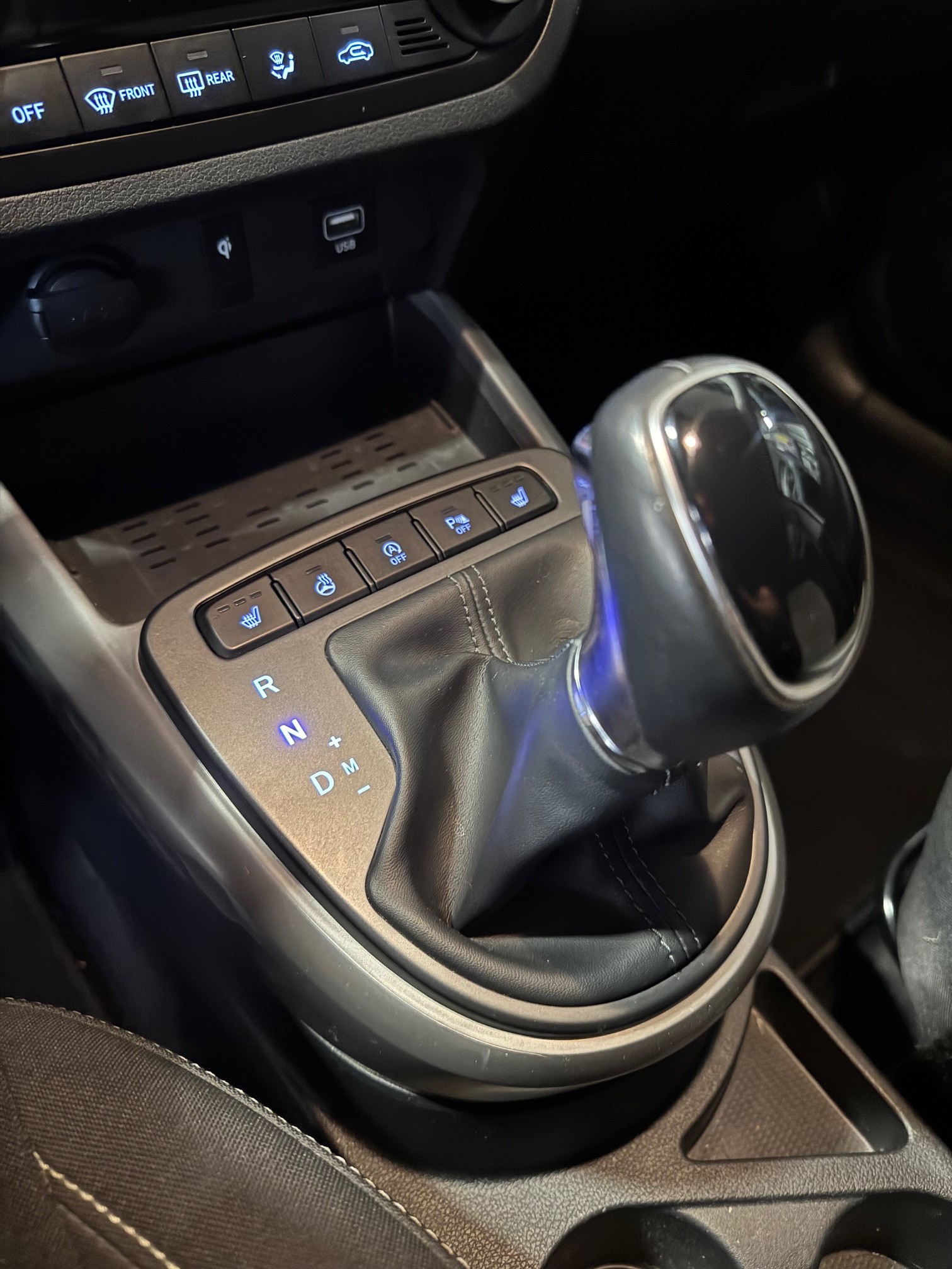 HYUNDAI i10 1.2 Launch Plus Automat-image-7