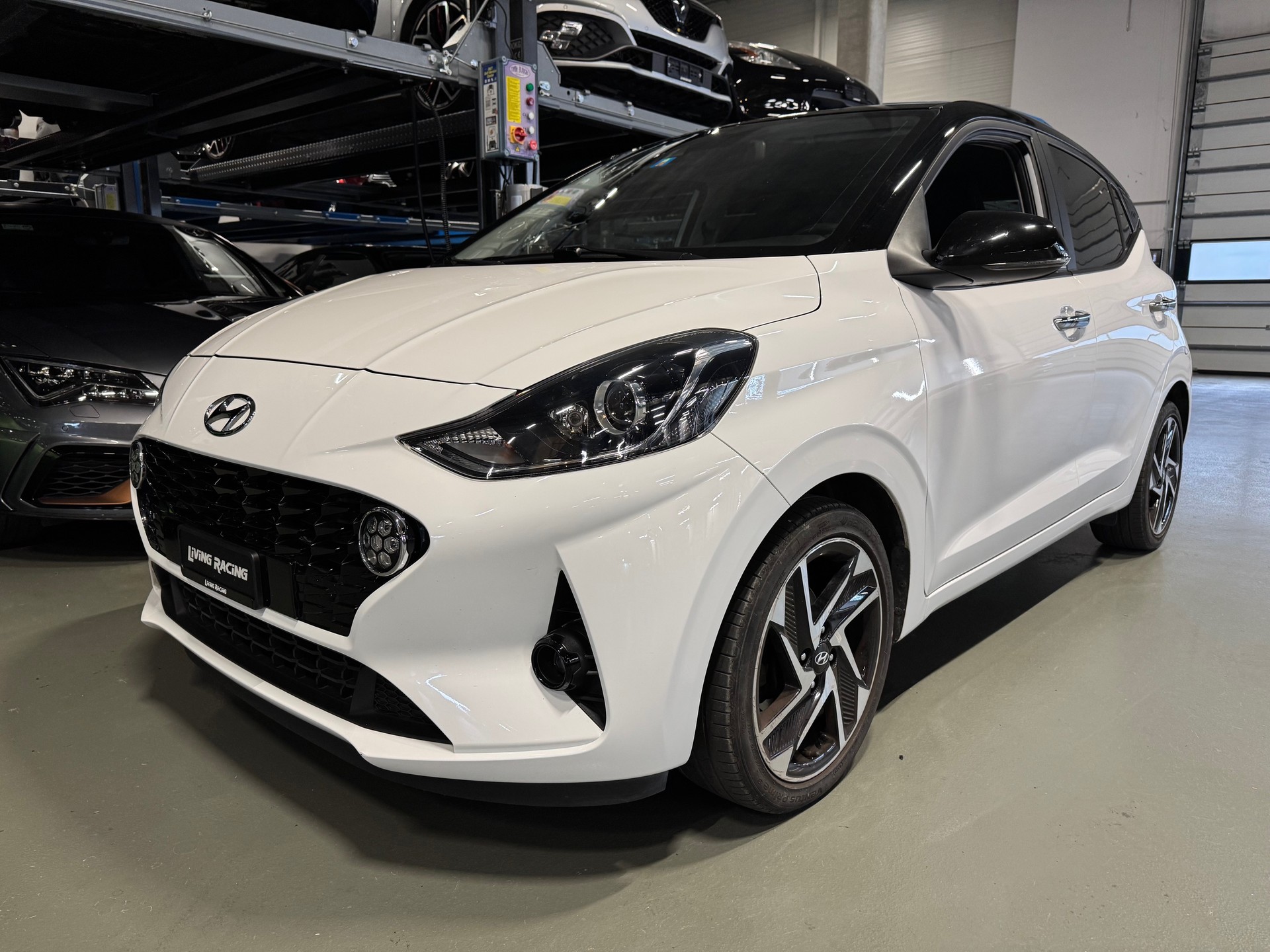HYUNDAI i10 1.2 Launch Plus Automat-image-1