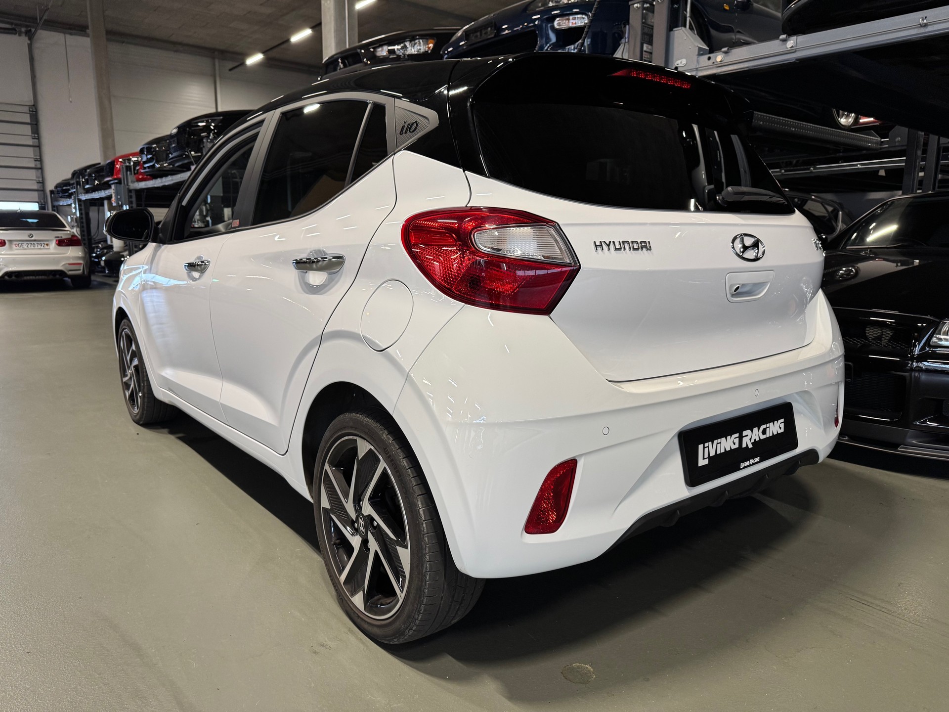 HYUNDAI i10 1.2 Launch Plus Automat-image-2