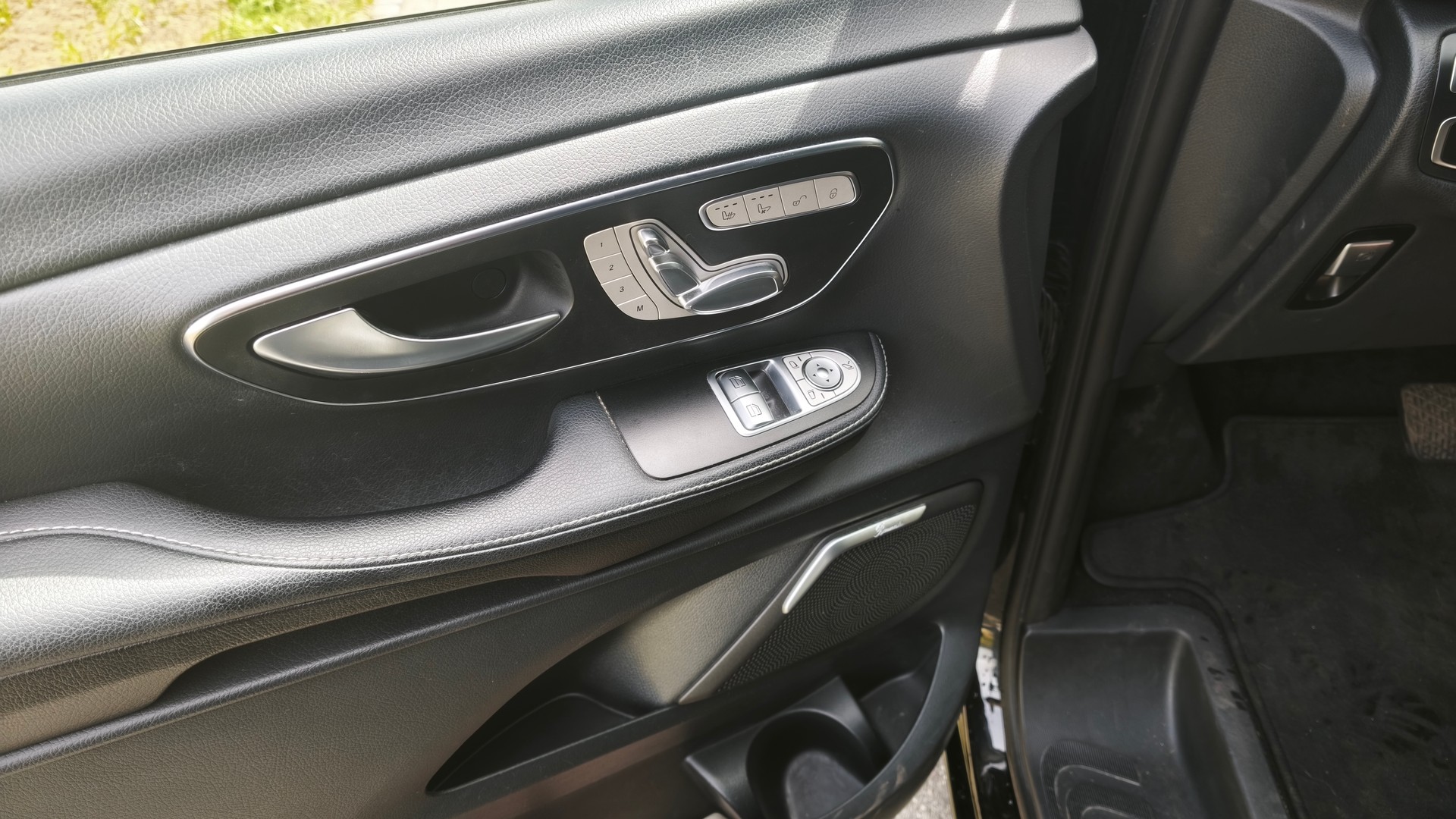 MERCEDES-BENZ V 250 d Avantgarde lang 9G-TRONIC-image-2