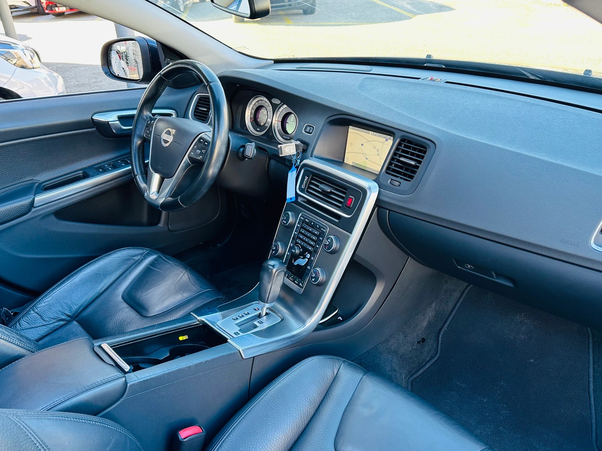 VOLVO S60 D3 Summum Geartronic-image-12