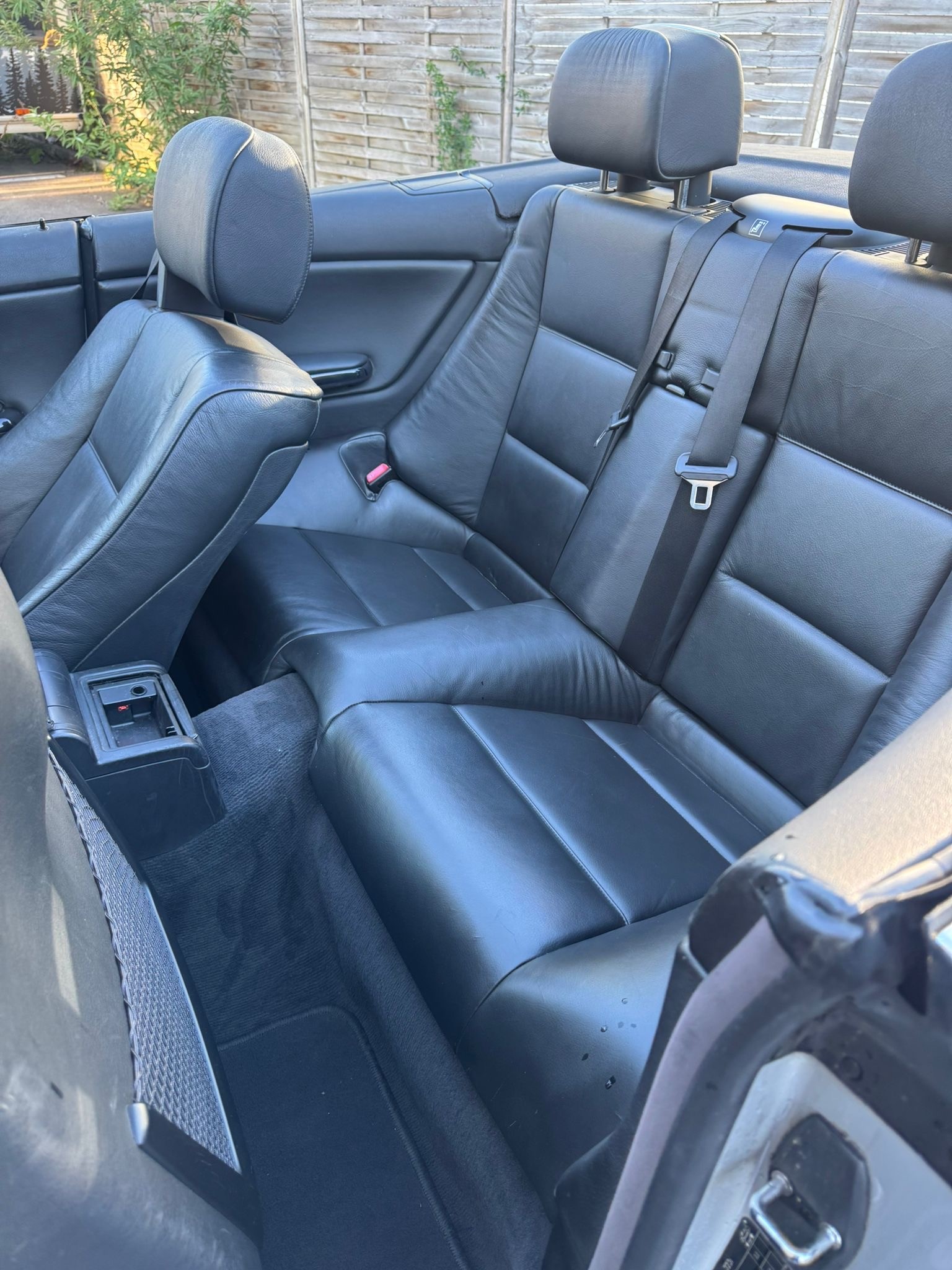 BMW 323Ci Cabriolet-image-10