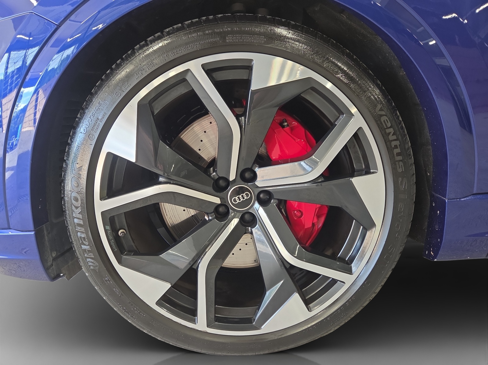 AUDI RSQ8 quattro tiptronic-image-18