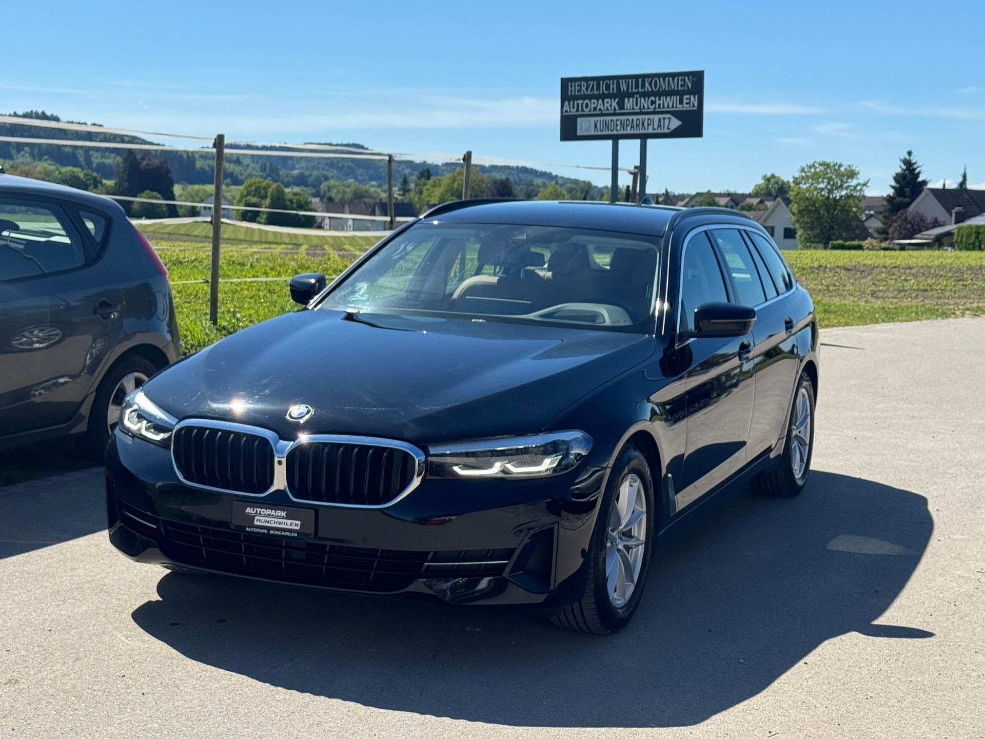 BMW 520d xDrive 48V Touring Luxury Steptronic-image-0