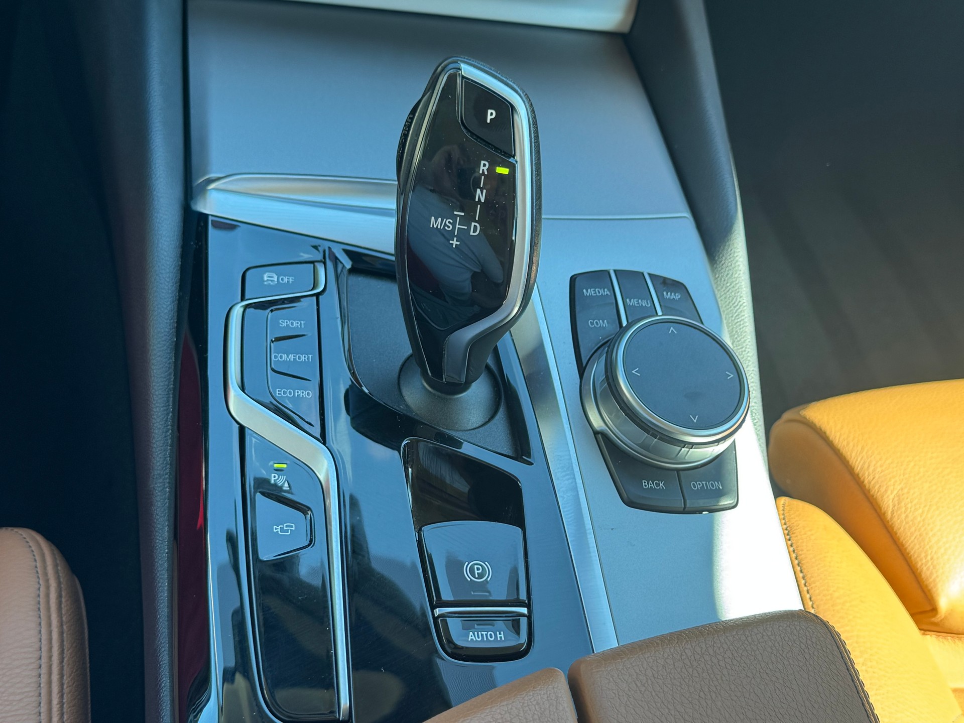 BMW 520d xDrive 48V Touring Luxury Steptronic-image-12