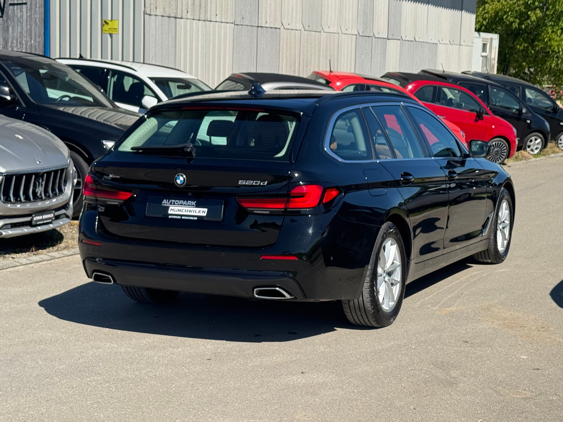 BMW 520d xDrive 48V Touring Luxury Steptronic-image-2