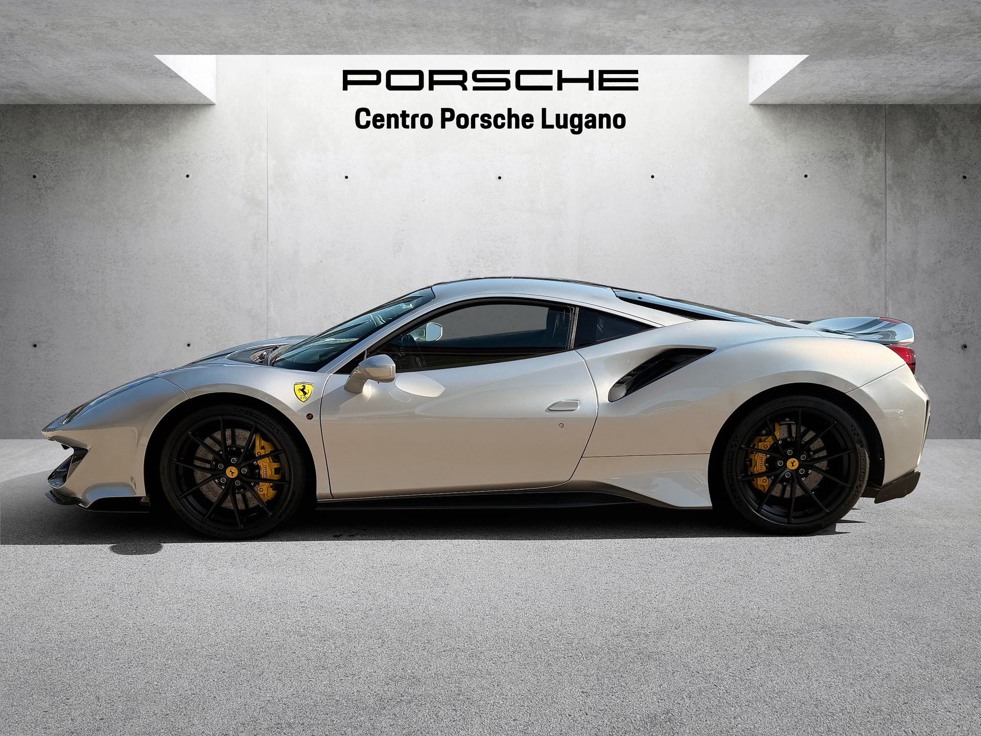 FERRARI 488 Pista 3.9 V8-showroom-element-1