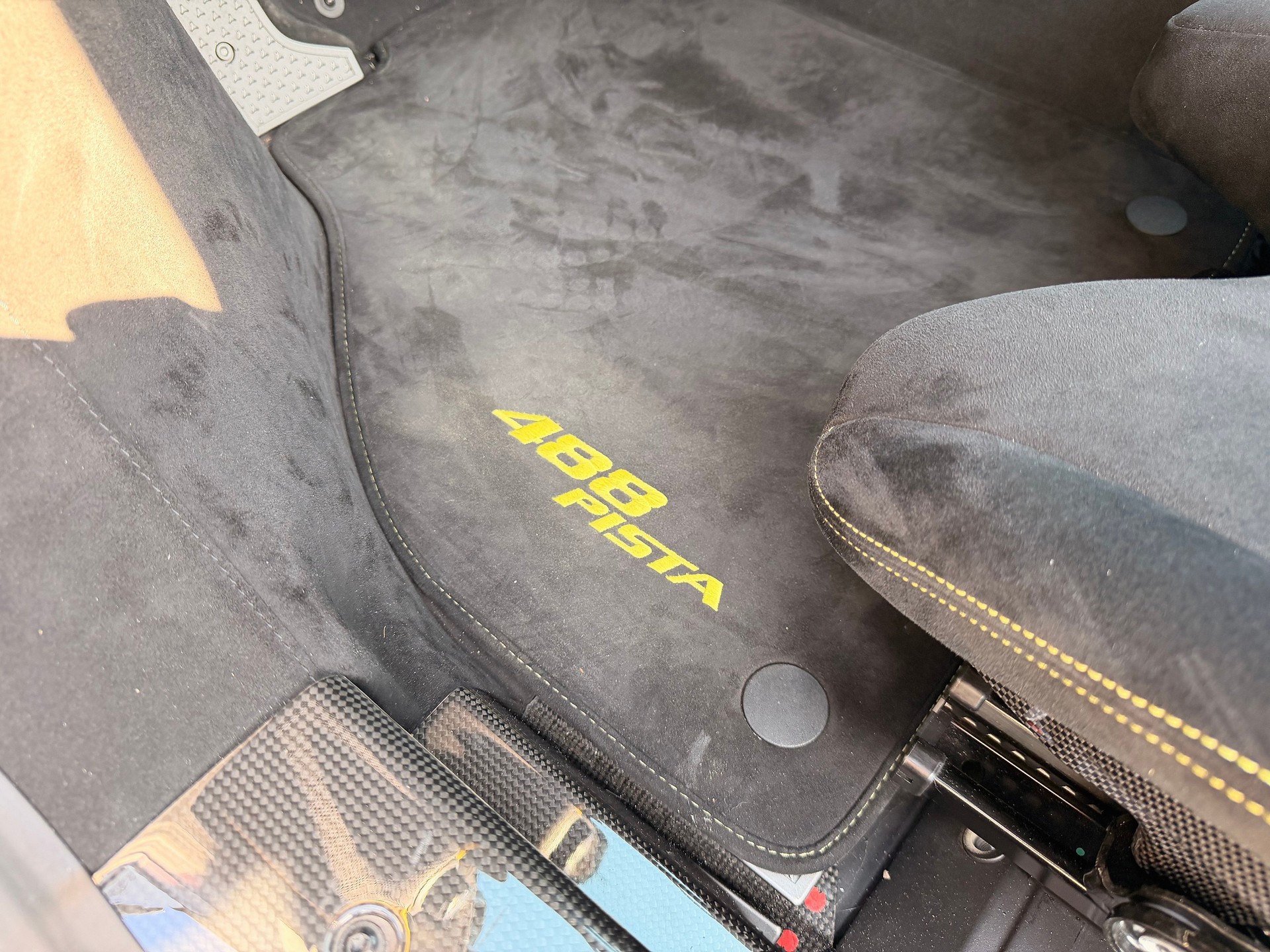 FERRARI 488 Pista 3.9 V8-image-21