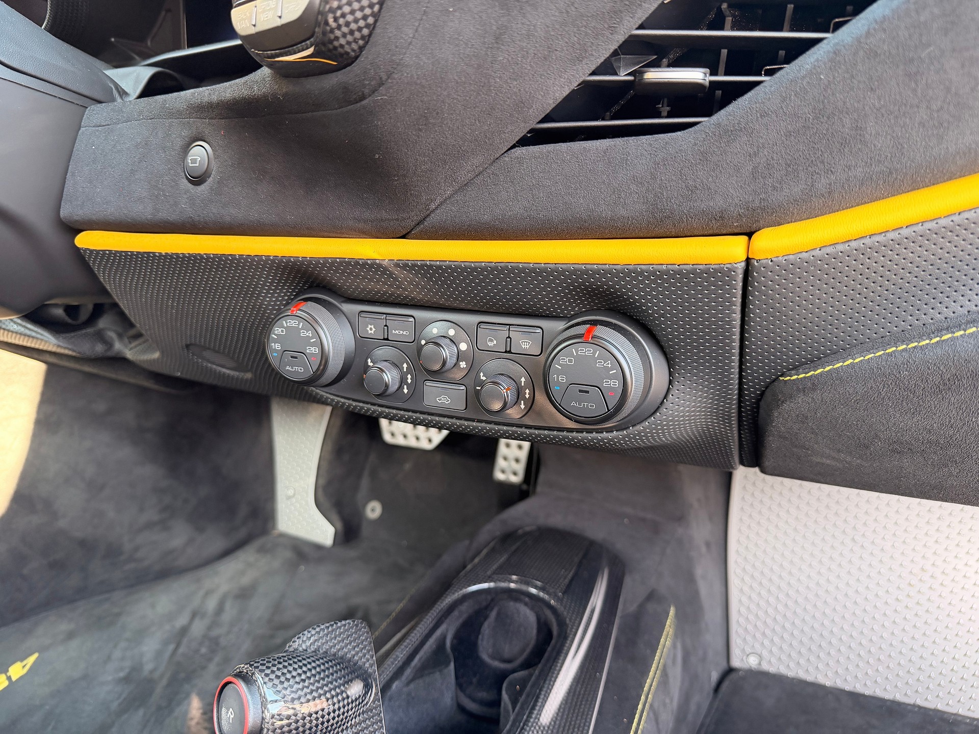 FERRARI 488 Pista 3.9 V8-image-26