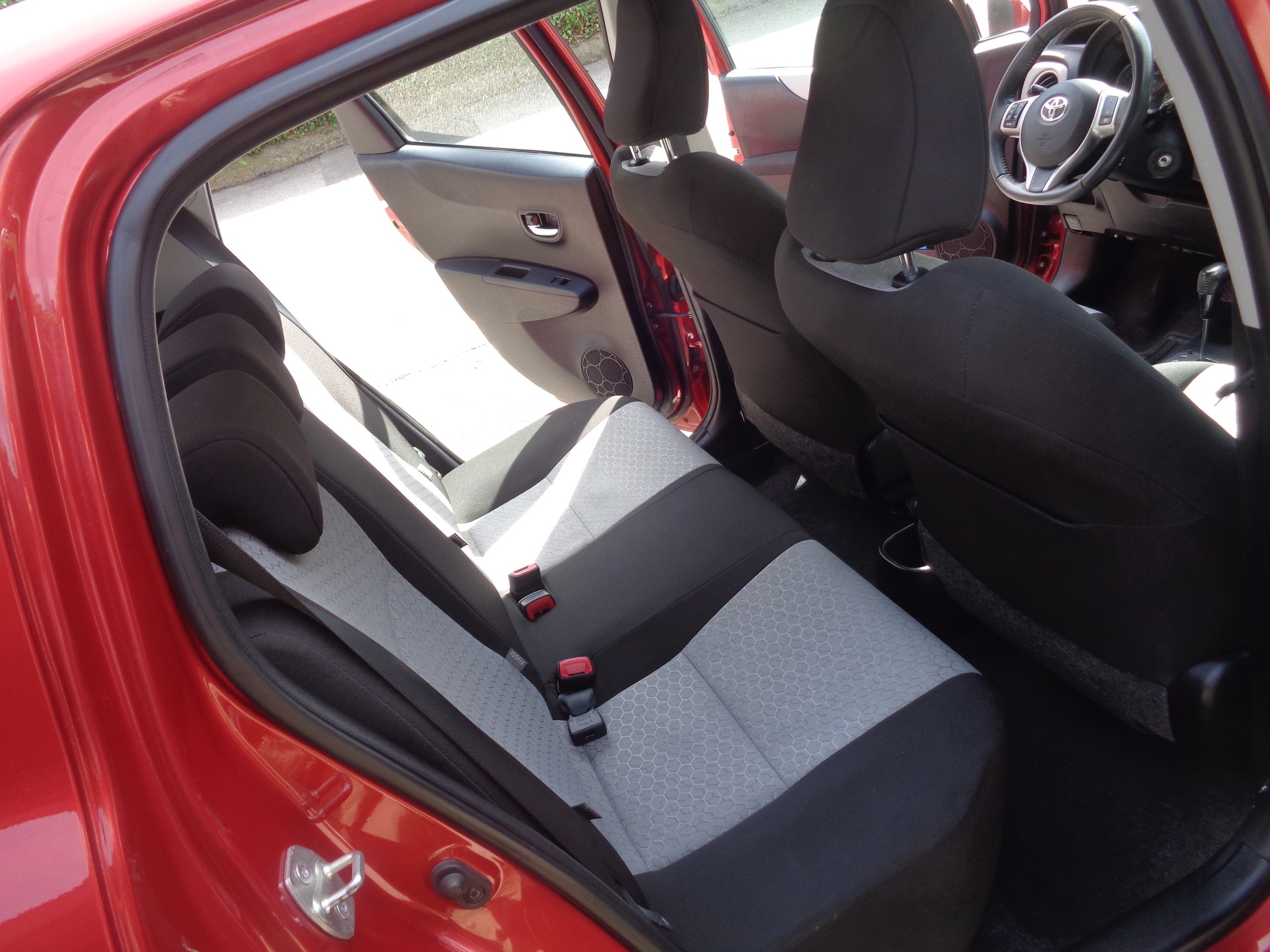 TOYOTA Yaris 1.33 Sol Multidrive-image-11