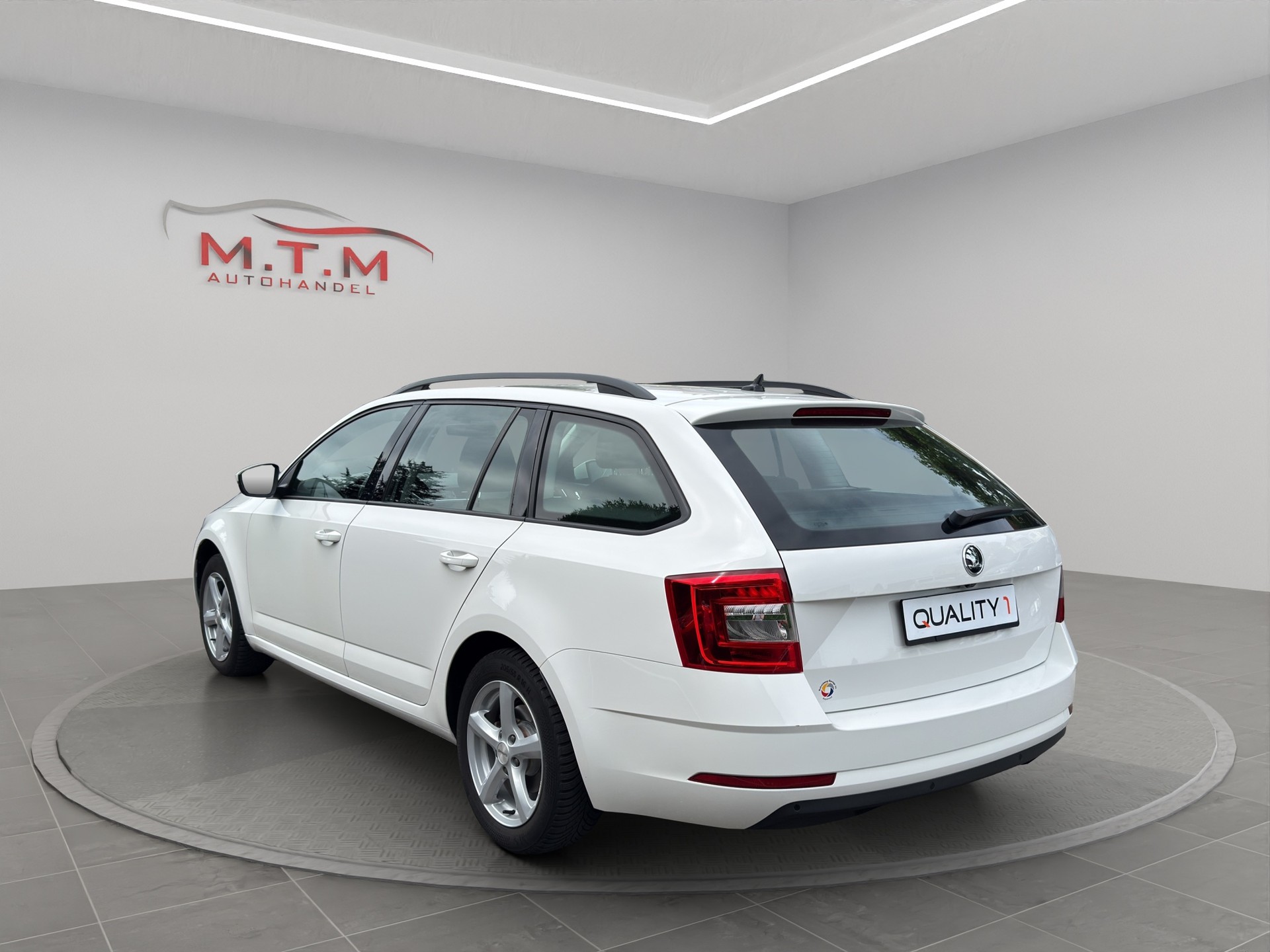 SKODA Octavia Combi 2.0 TDI Ambition 4x4 DSG-image-8