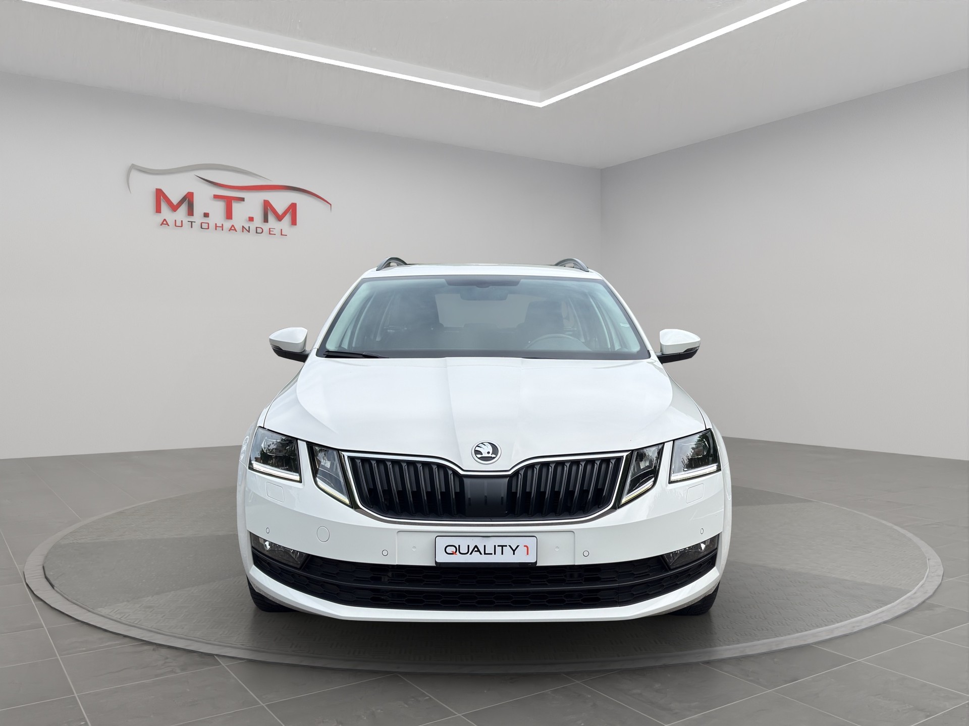 SKODA Octavia Combi 2.0 TDI Ambition 4x4 DSG-image-2