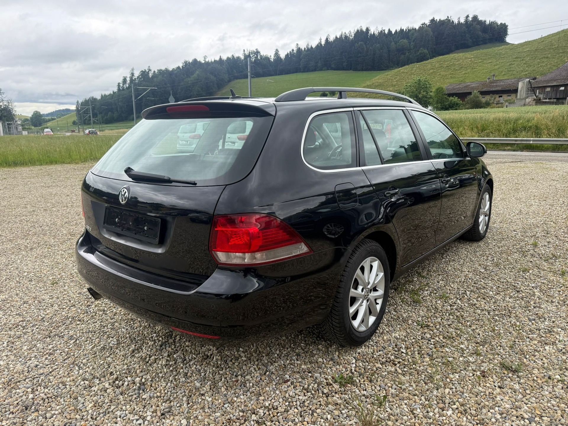 VW Golf Variant 1.6 TDI Team 4Motion-image-4