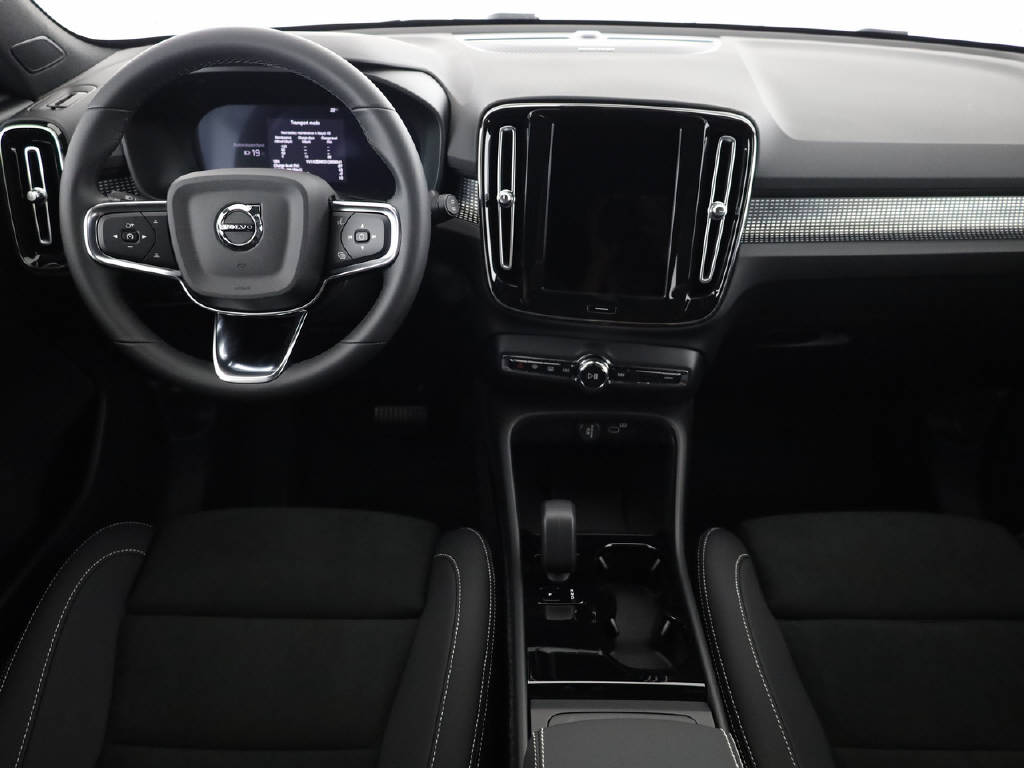 VOLVO EX40 Twin Ultra AWD XCENTRIC-image-2