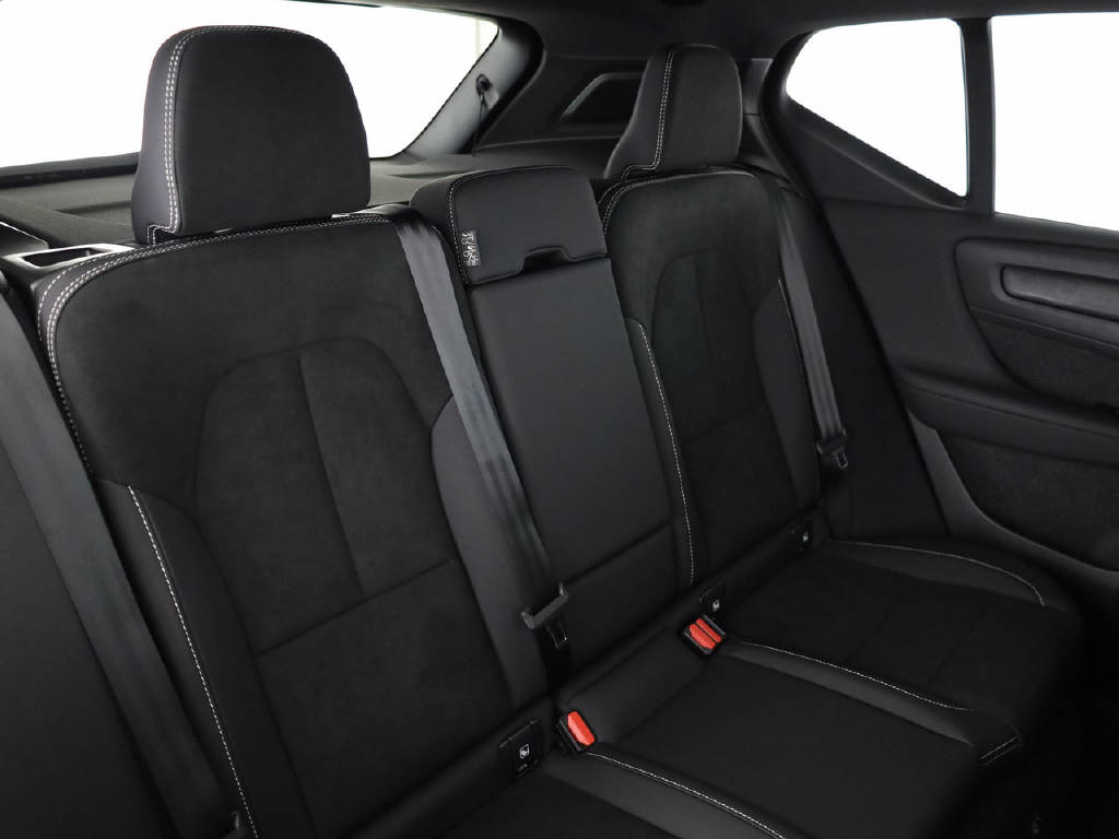 VOLVO EX40 Twin Ultra AWD XCENTRIC-image-4