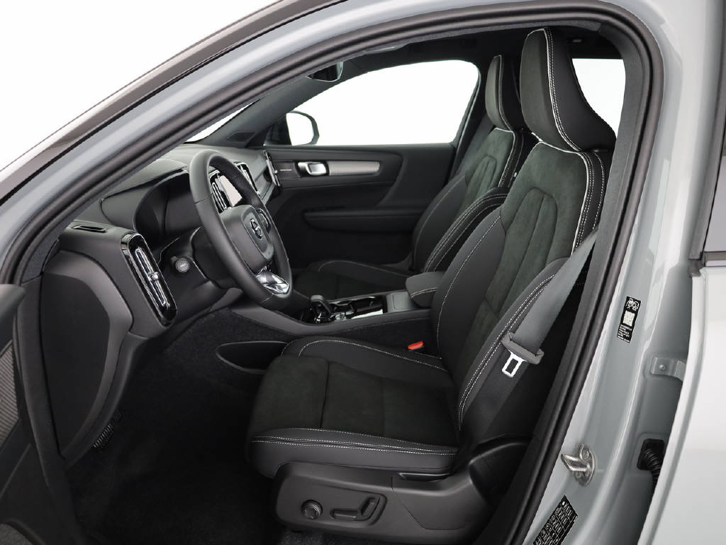 VOLVO EX40 Twin Ultra AWD XCENTRIC-image-1