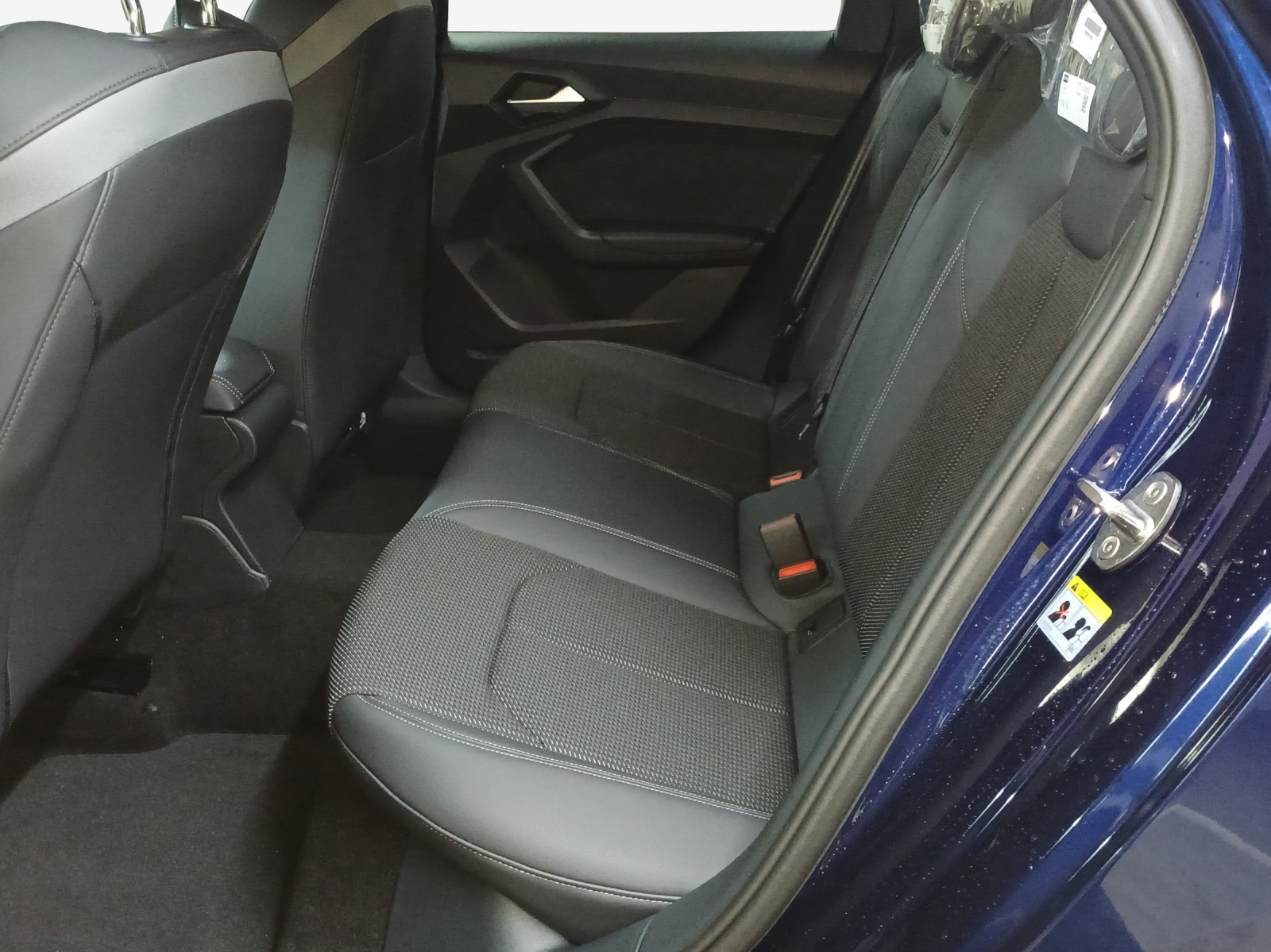 AUDI A1 Sportback 40 TFSI S Line S-tronic-image-11