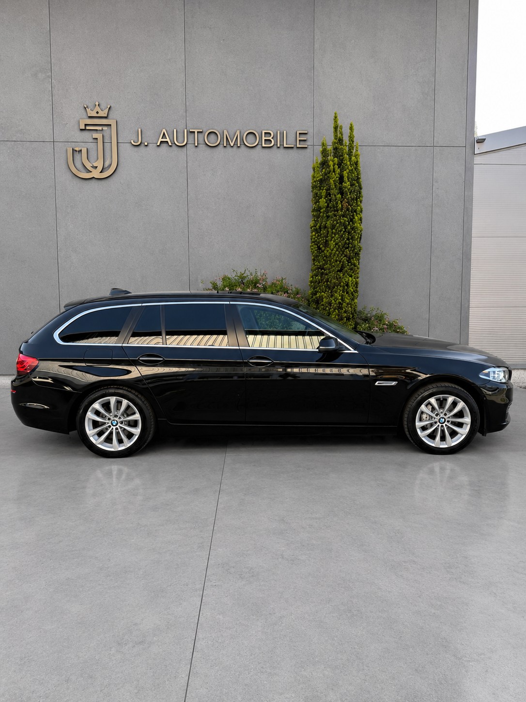 BMW 530d xDrive Touring-image-5