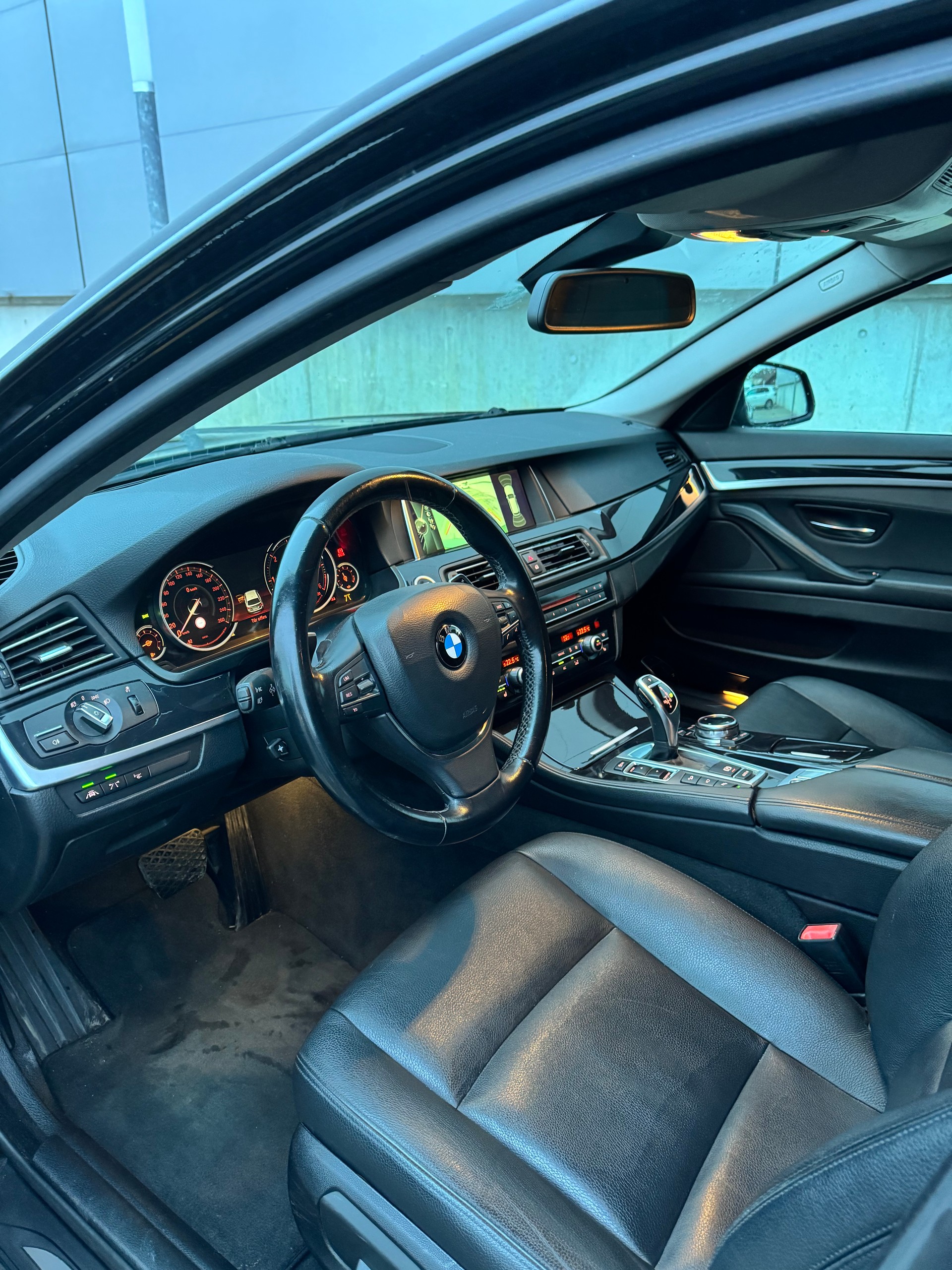 BMW 530d xDrive Touring-image-6