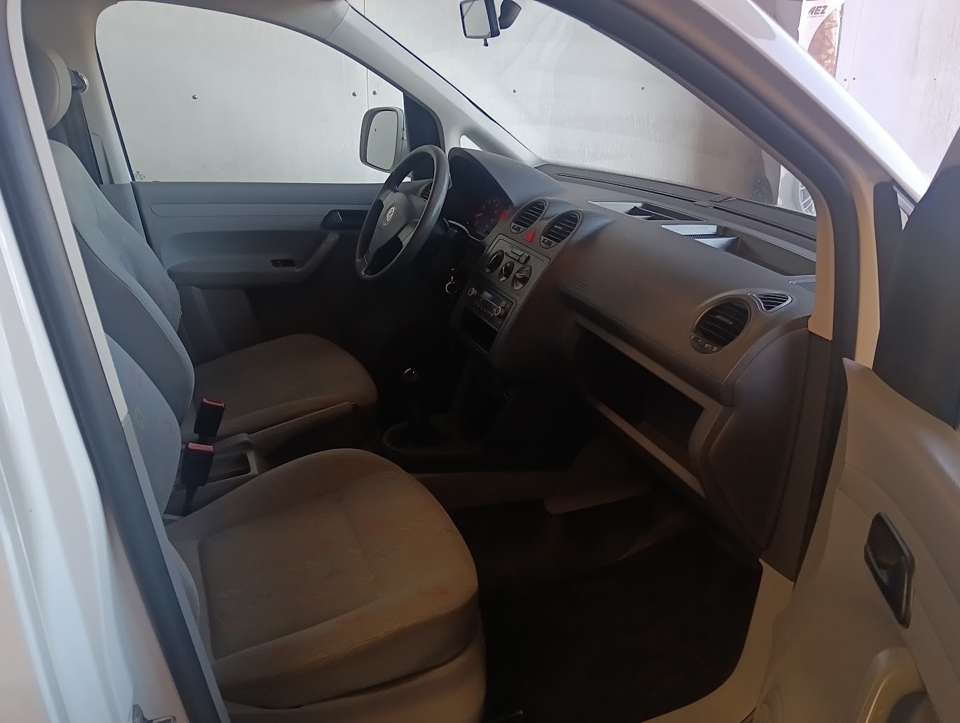 VW Caddy 1.4-image-9