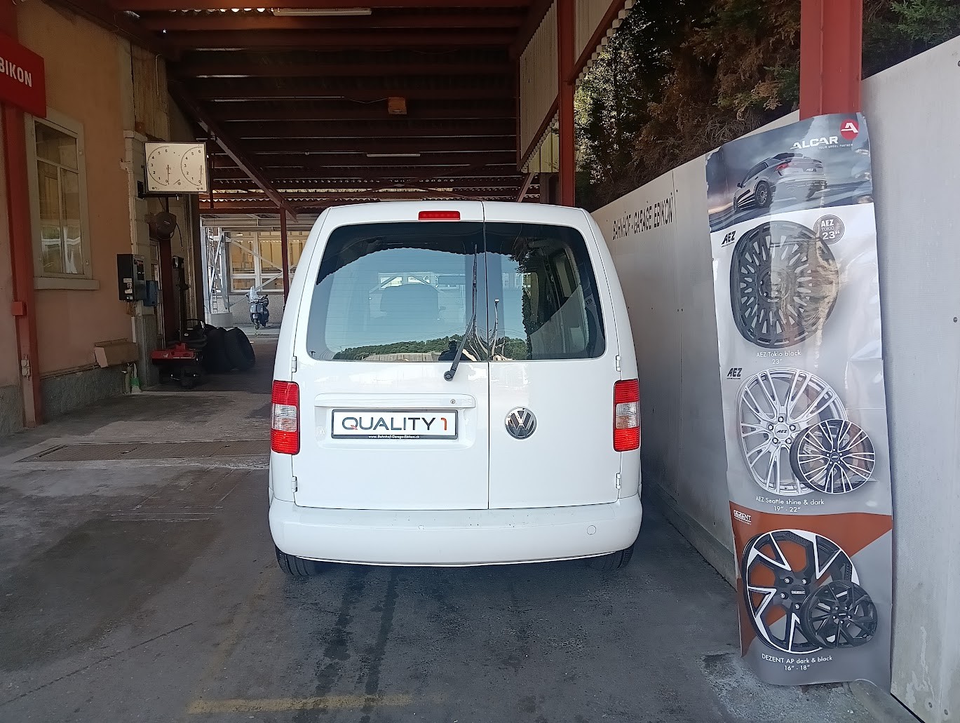 VW Caddy 1.4-image-5