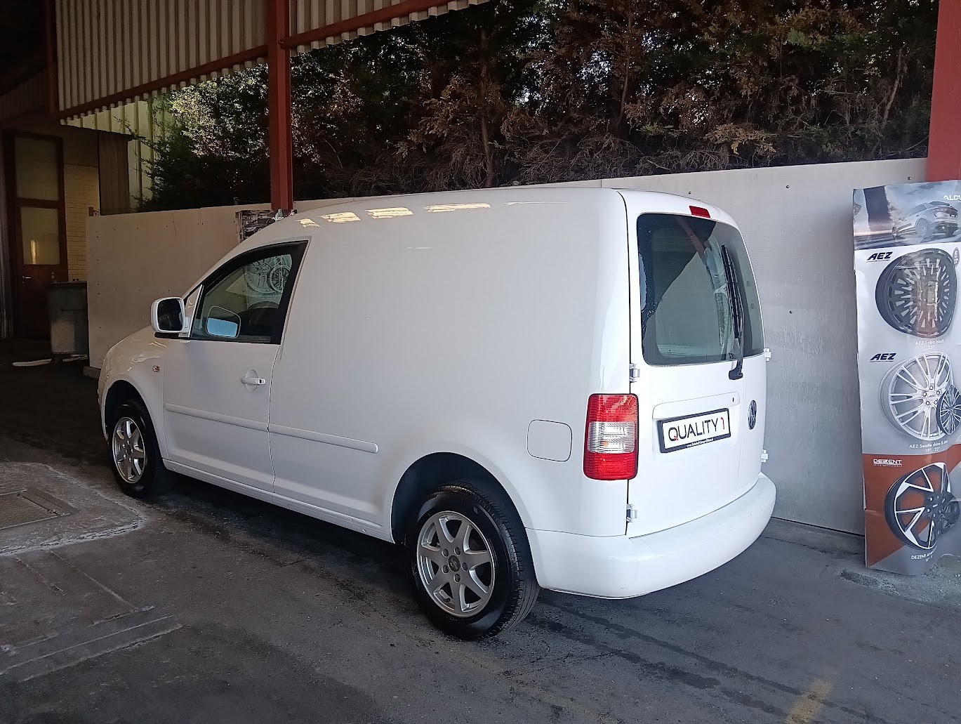 VW Caddy 1.4-image-4
