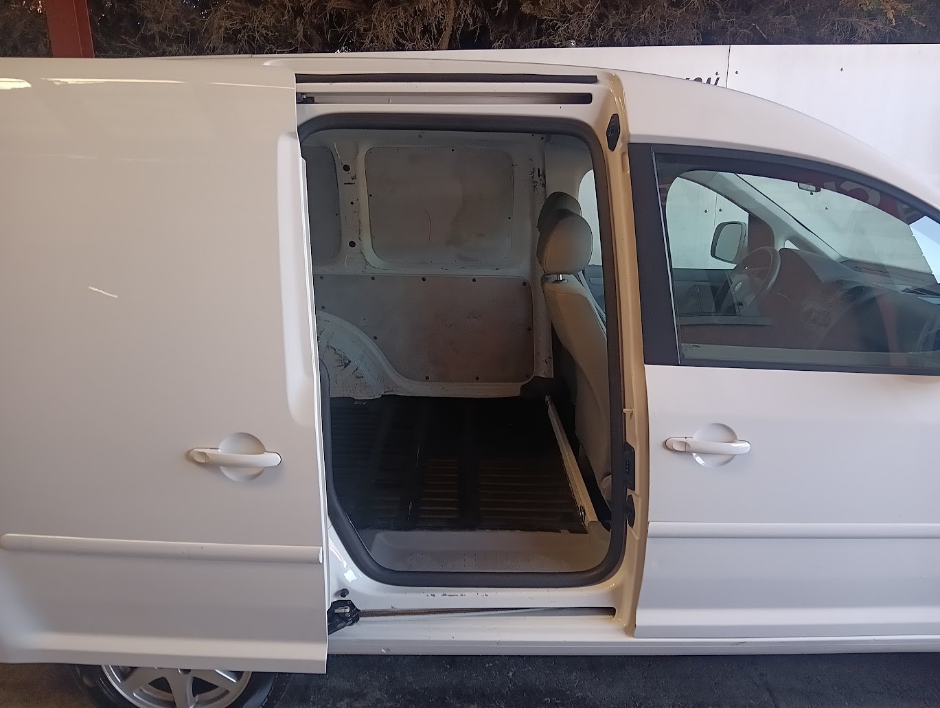 VW Caddy 1.4-image-7