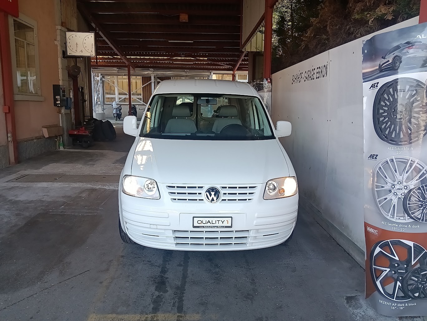 VW Caddy 1.4-image-1