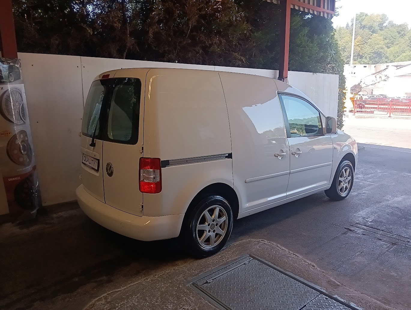VW Caddy 1.4-image-2