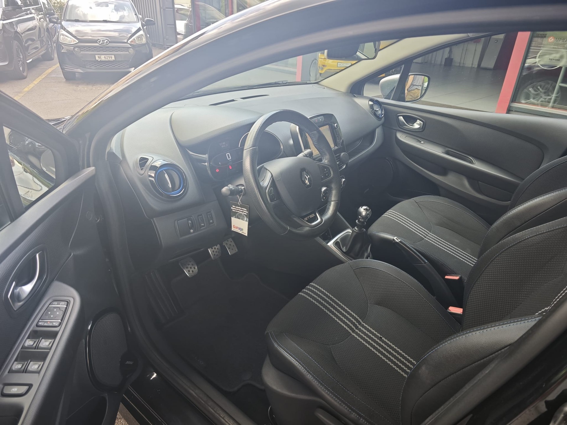 RENAULT Clio 1.2 16V GT LINE-image-6