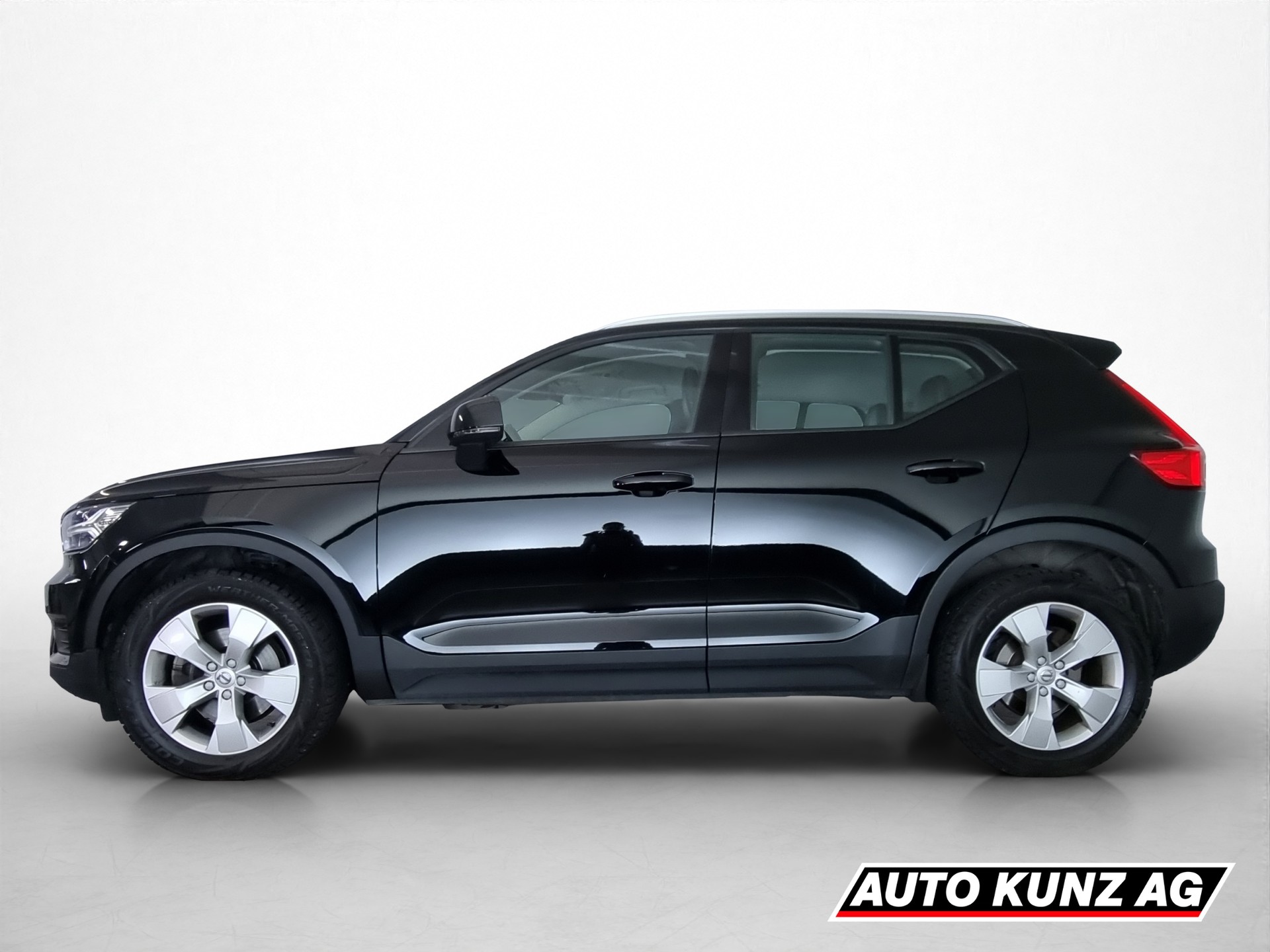 VOLVO XC40 2.0 T4 Momentum AWD Geartronic-showroom-element-2