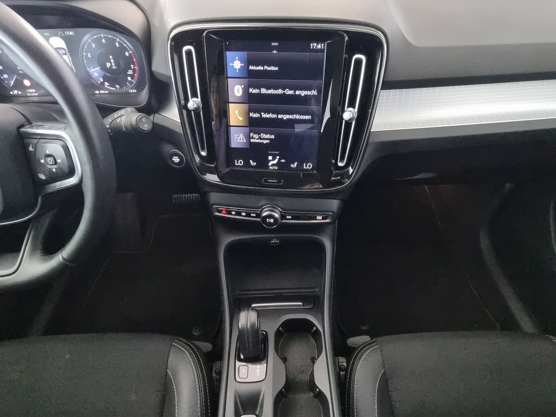 VOLVO XC40 2.0 T4 Momentum AWD Geartronic-image-9