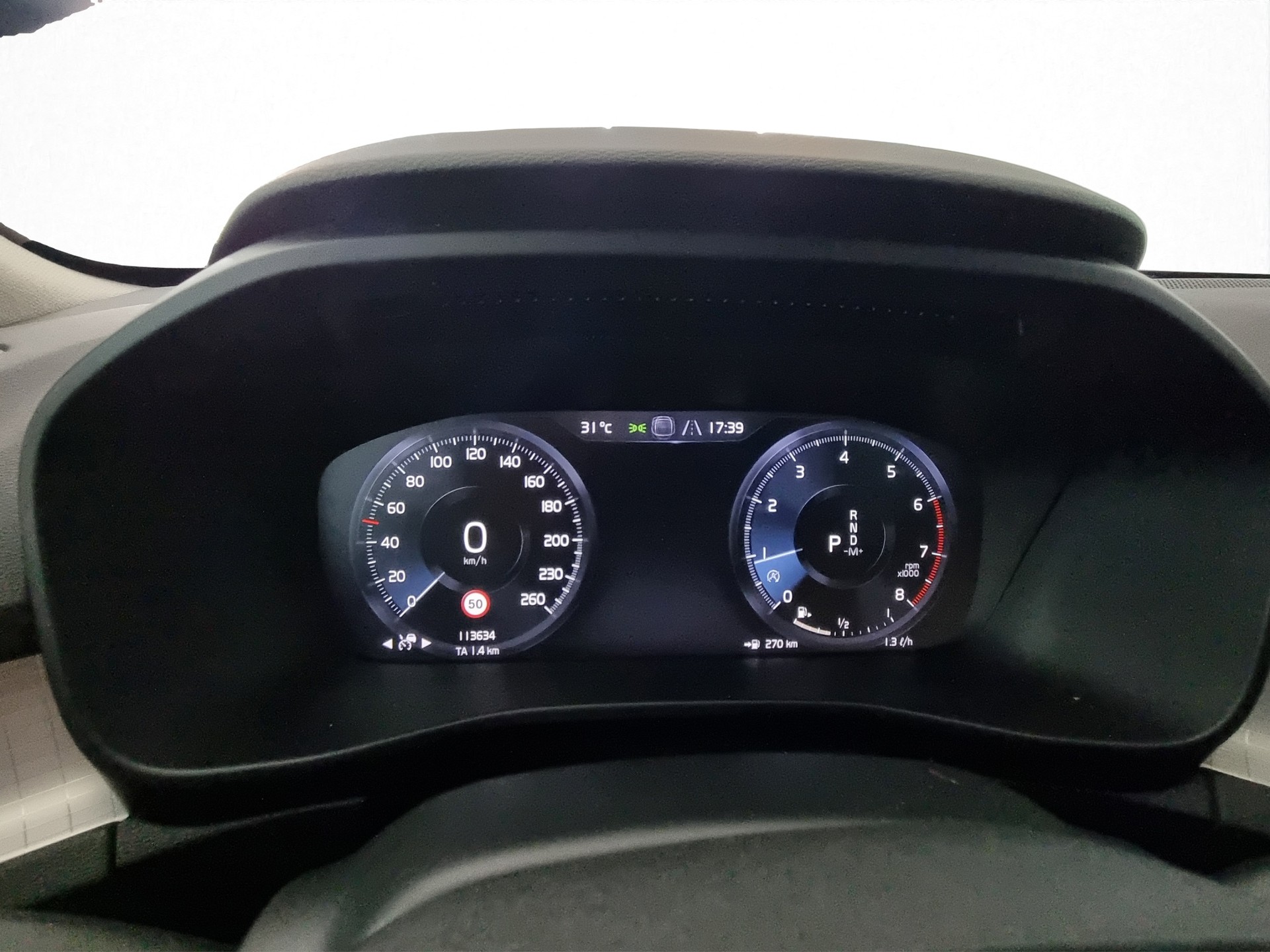 VOLVO XC40 2.0 T4 Momentum AWD Geartronic-image-10