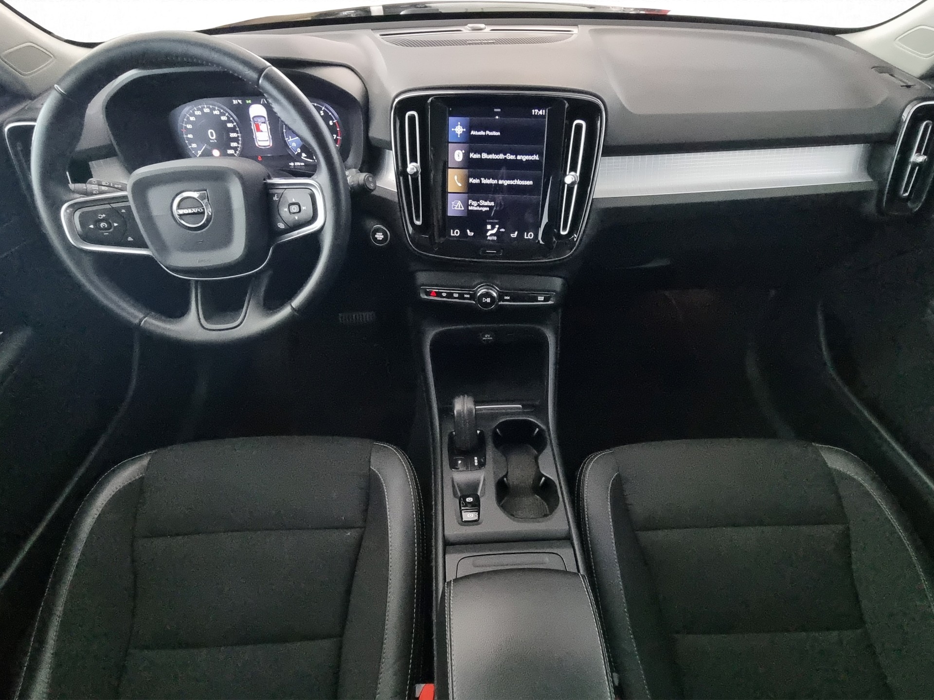 VOLVO XC40 2.0 T4 Momentum AWD Geartronic-image-7
