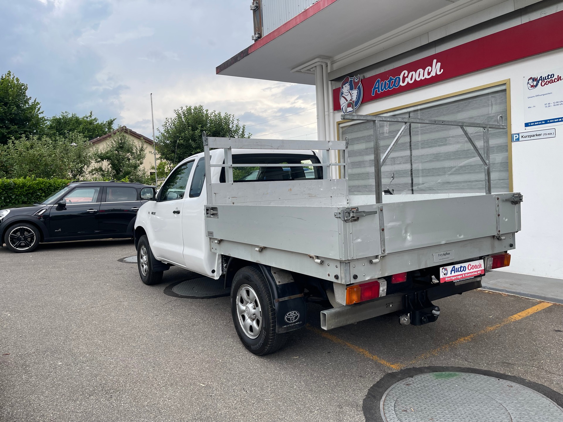 TOYOTA Hilux 2.4D-4D Comfort Extra Cab 4x4-image-12
