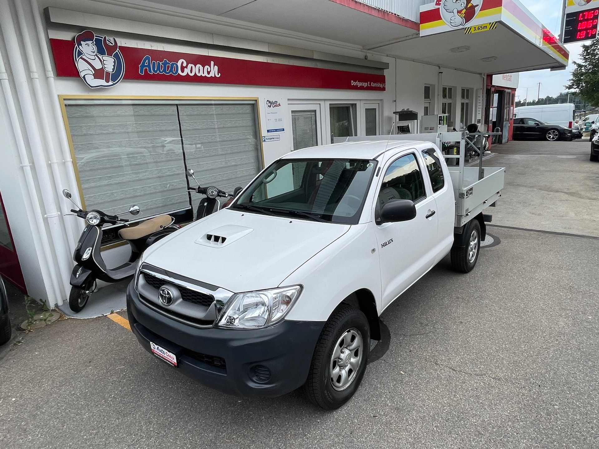 TOYOTA Hilux 2.4D-4D Comfort Extra Cab 4x4-image-0