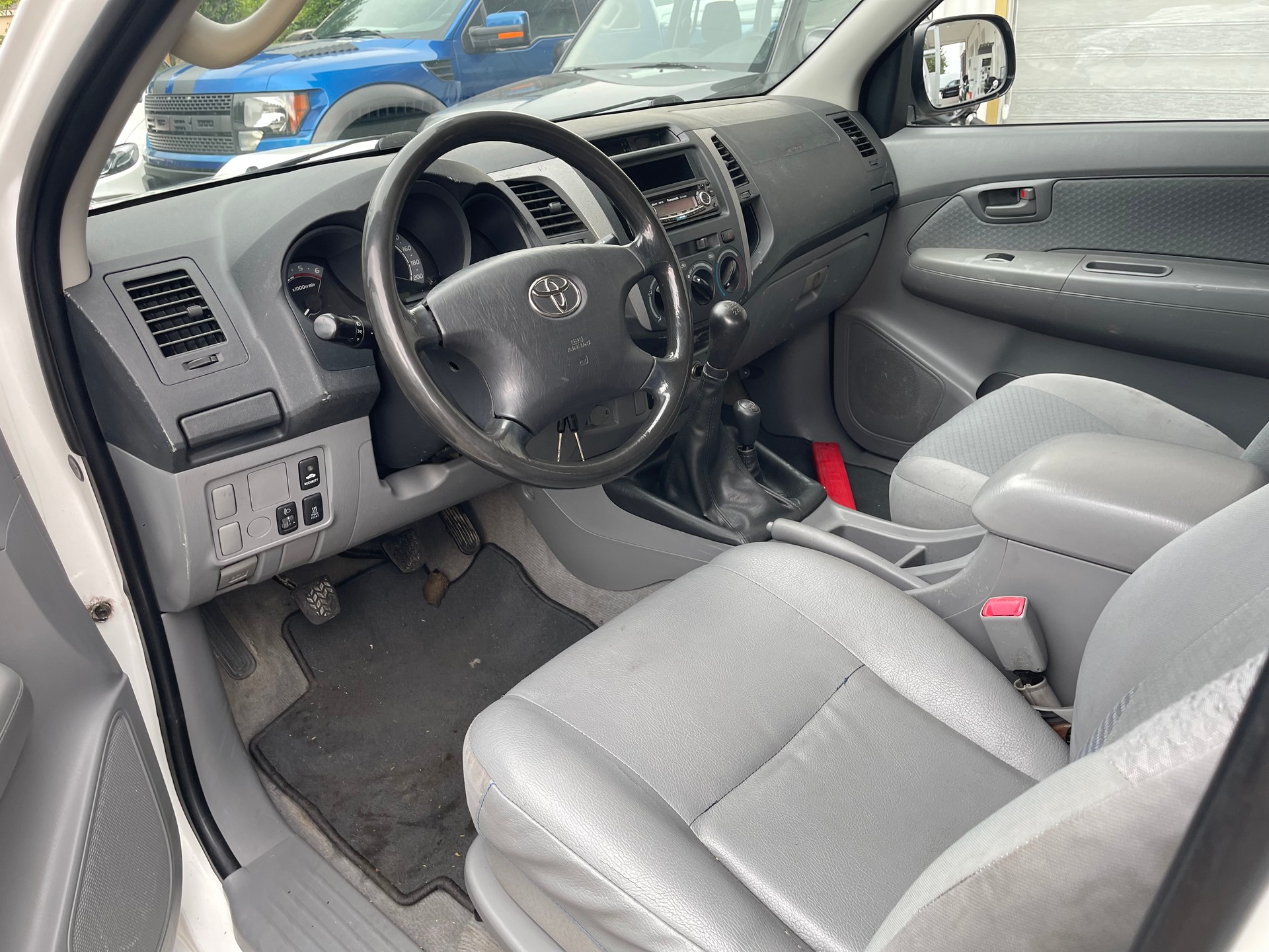 TOYOTA Hilux 2.4D-4D Comfort Extra Cab 4x4-image-8