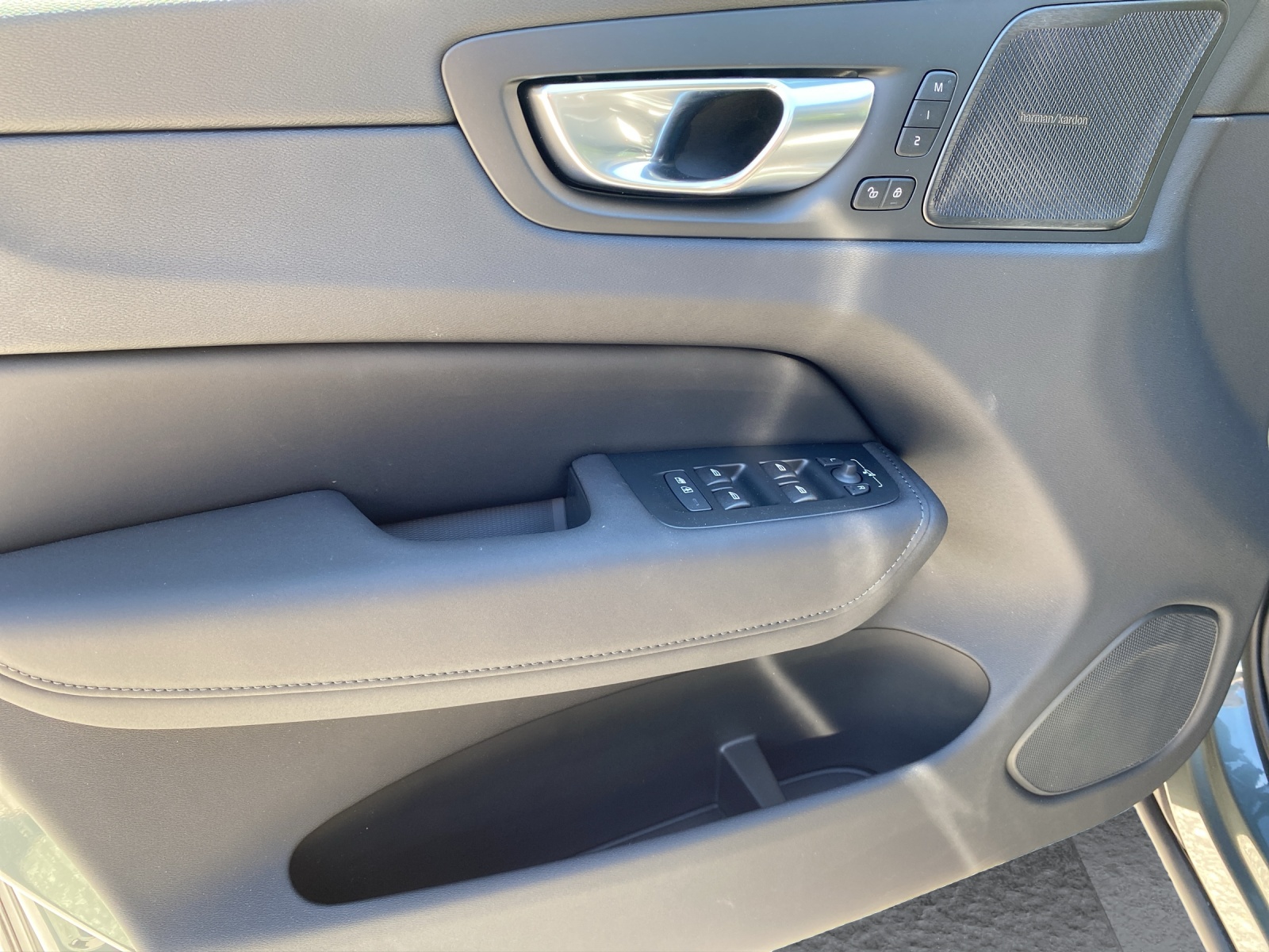 VOLVO XC60 T8 eAWD PluginHybrid Ultra Dark Geartronic-image-8