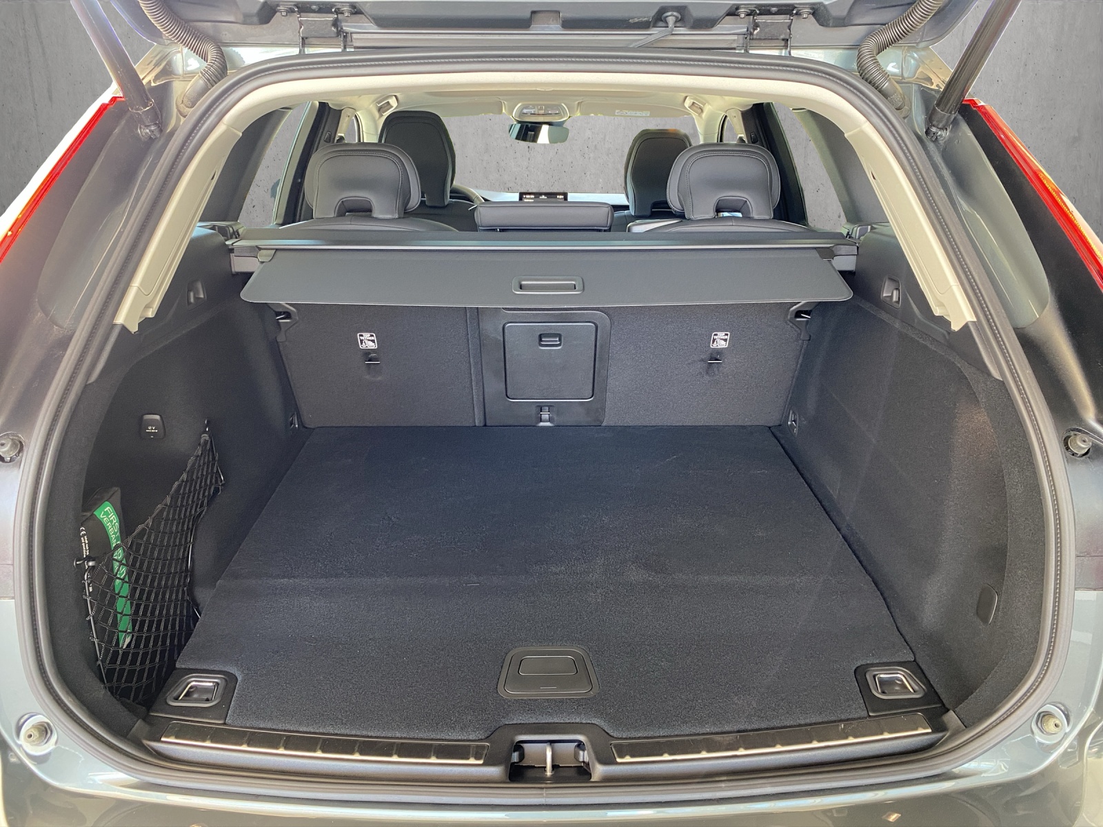 VOLVO XC60 T8 eAWD PluginHybrid Ultra Dark Geartronic-image-13