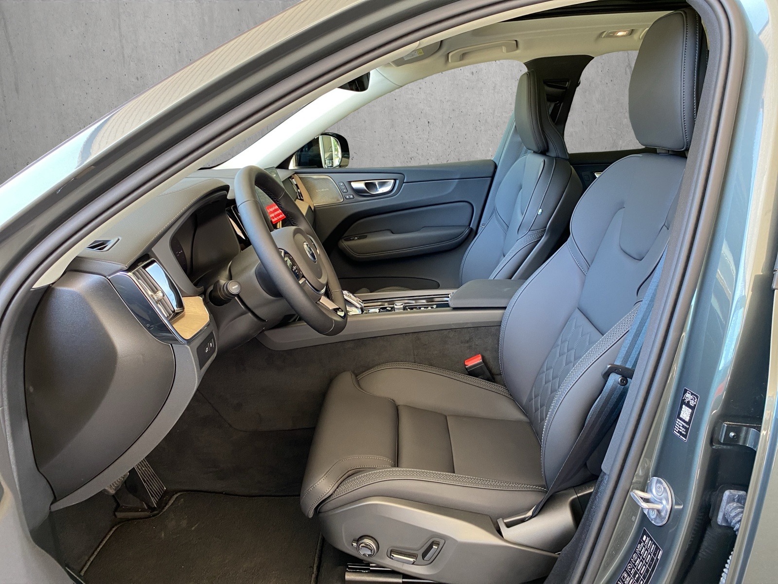 VOLVO XC60 T8 eAWD PluginHybrid Ultra Dark Geartronic-image-7