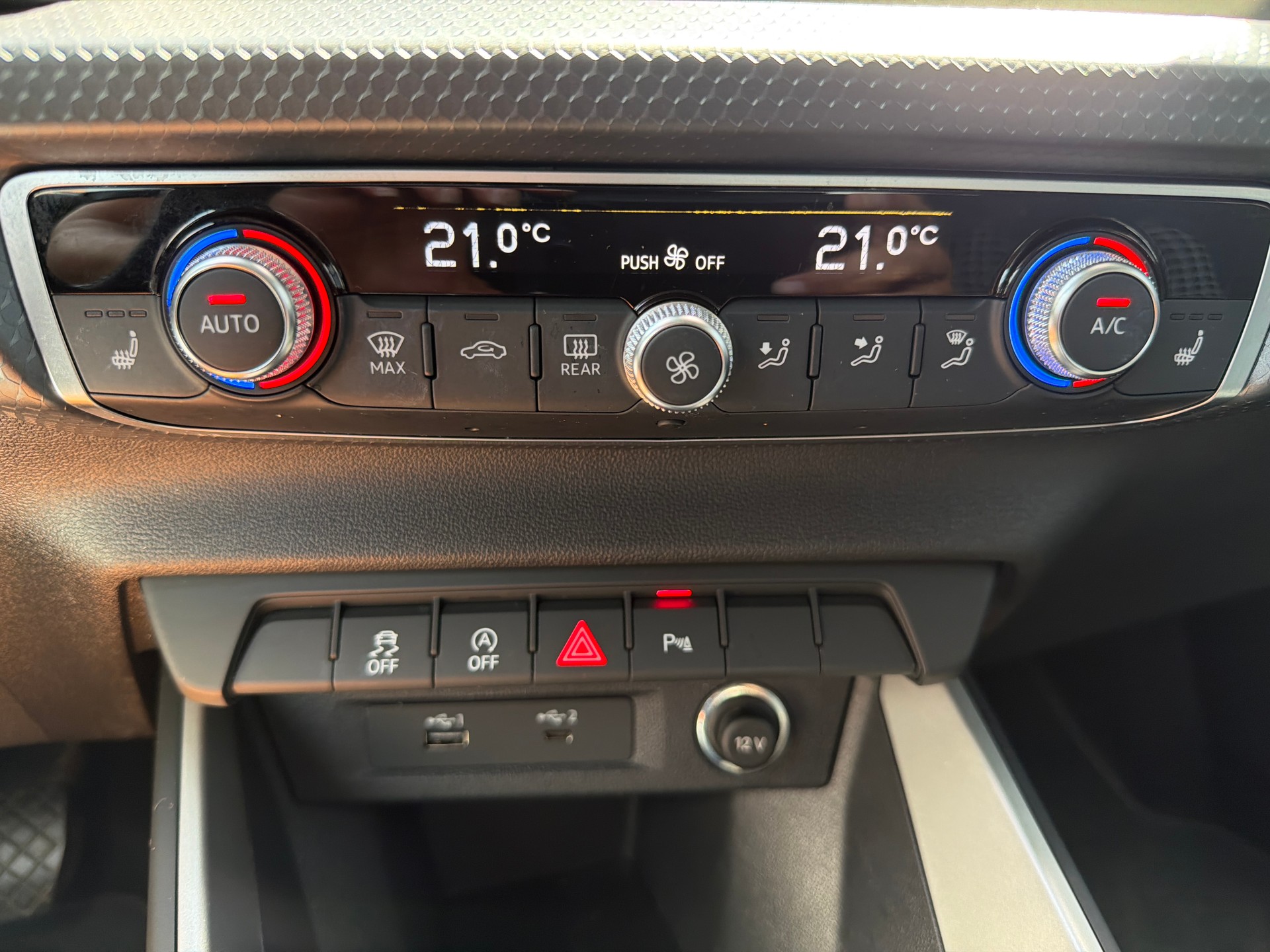 AUDI A1 City Carver 30 TFSI S-tronic-image-12
