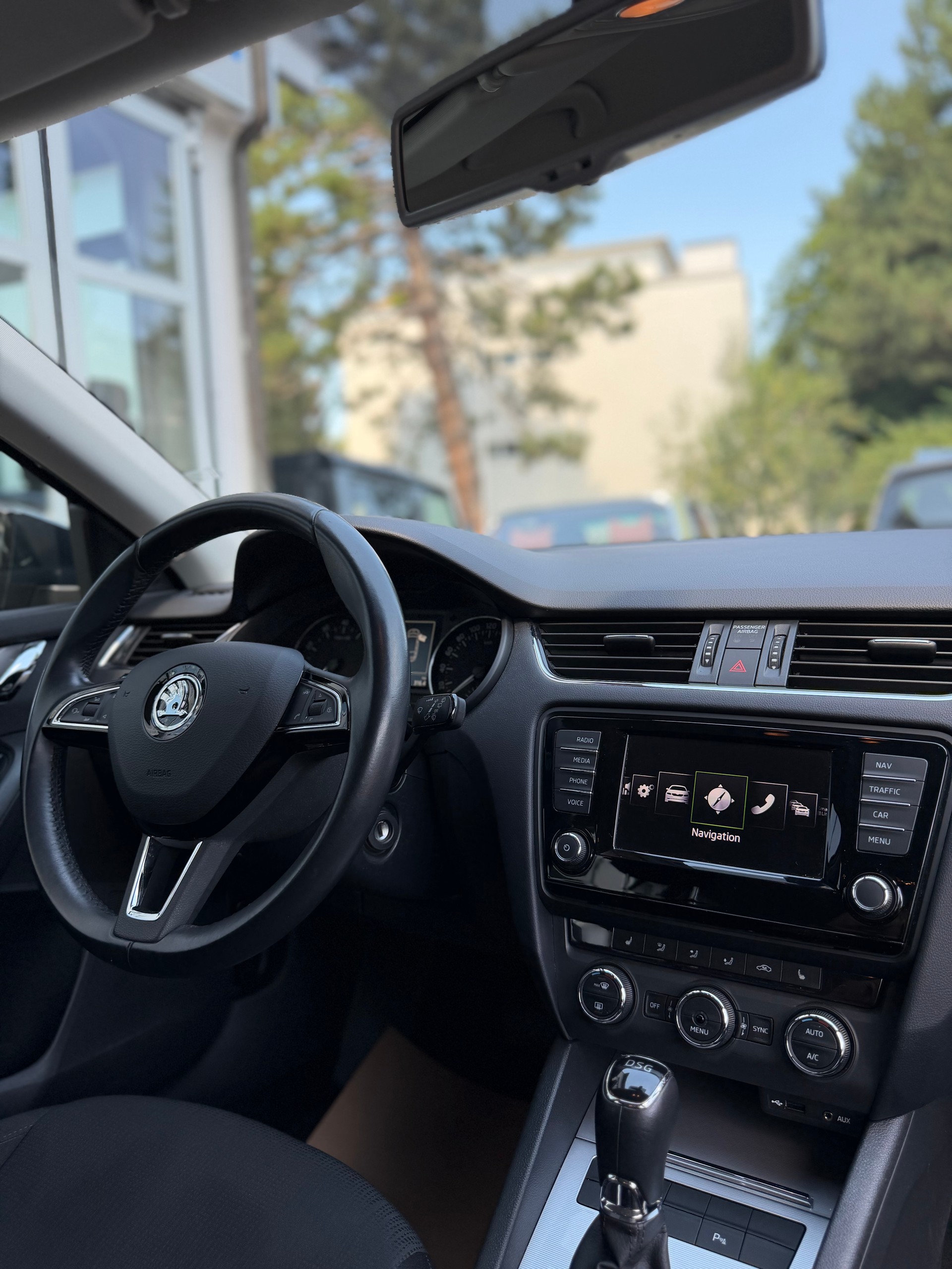 SKODA Octavia Combi 1.4 TSI Ambition DSG-image-5