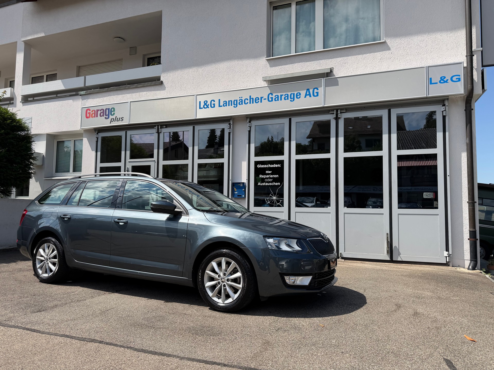 SKODA Octavia Combi 1.4 TSI Ambition DSG-image-1