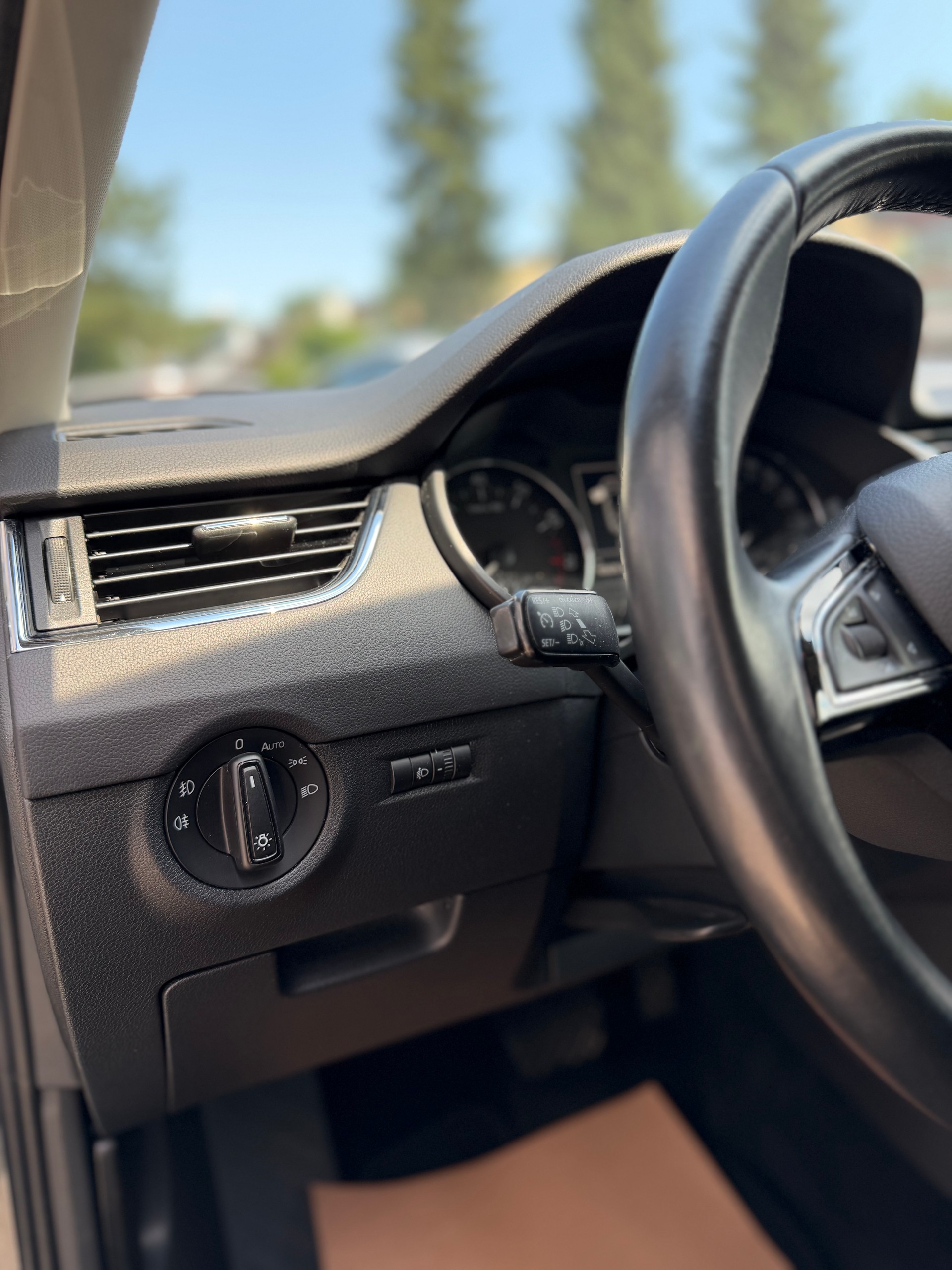 SKODA Octavia Combi 1.4 TSI Ambition DSG-image-7