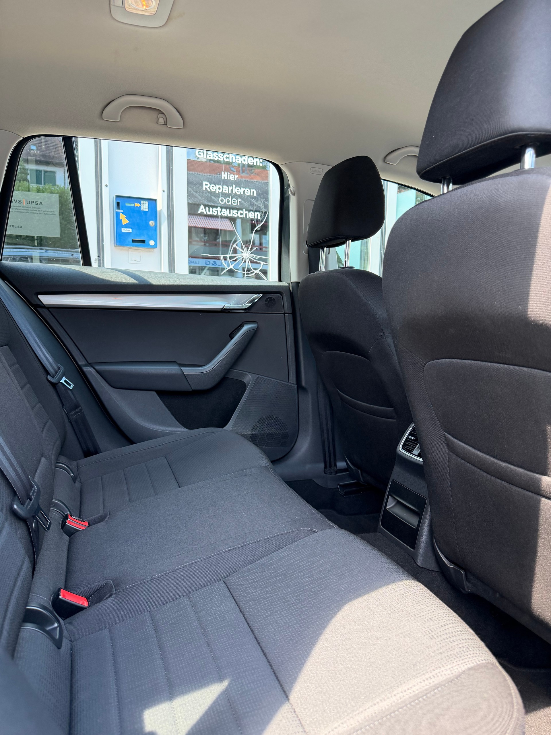 SKODA Octavia Combi 1.4 TSI Ambition DSG-image-10