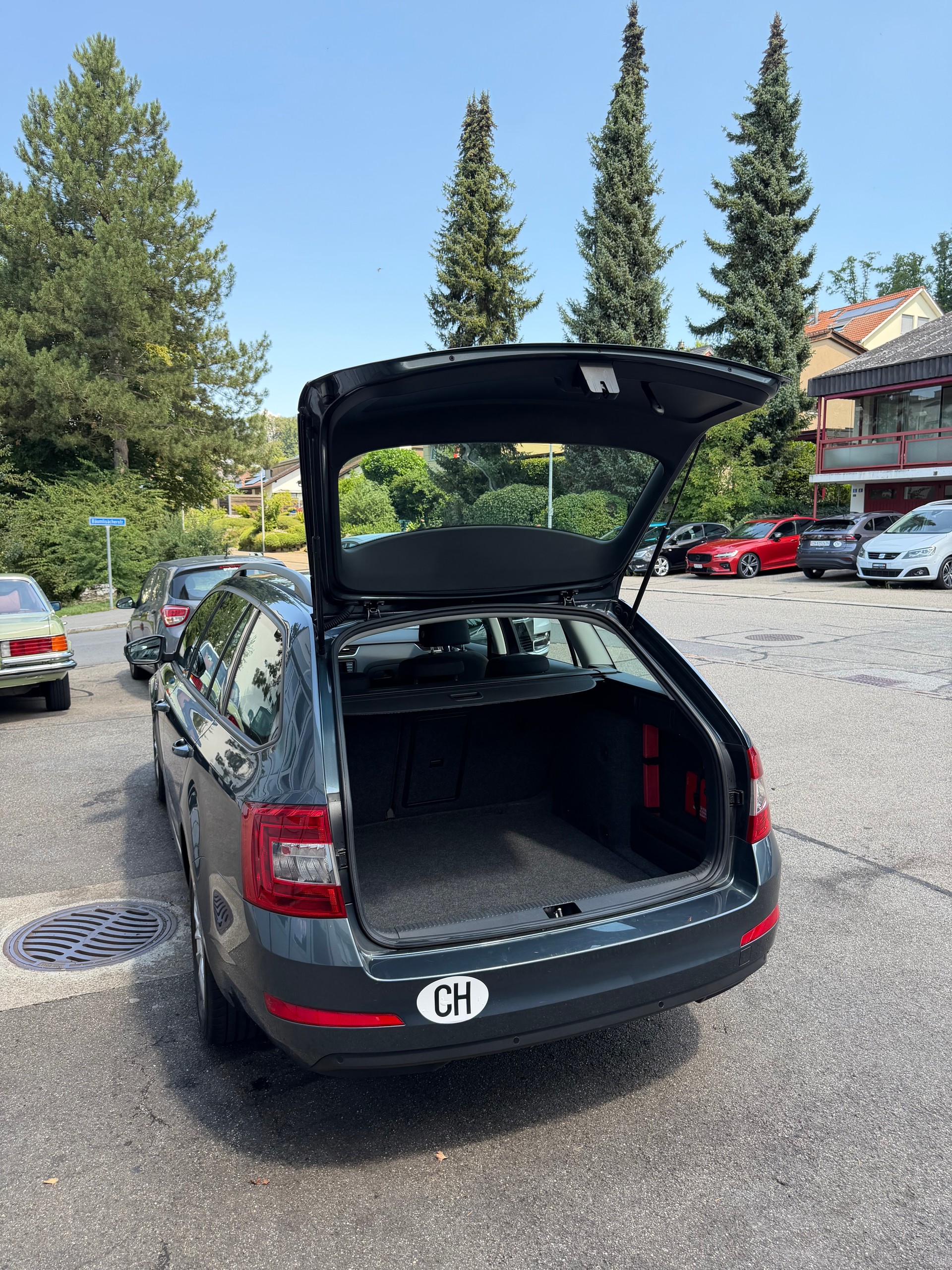 SKODA Octavia Combi 1.4 TSI Ambition DSG-image-11